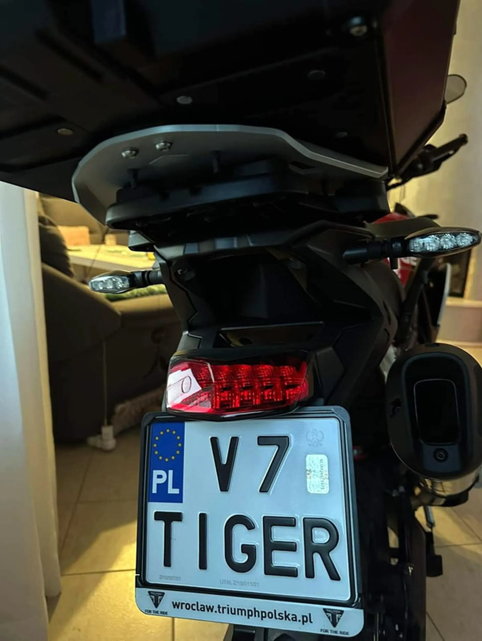 Fajny numer, blacha V7 TIGER