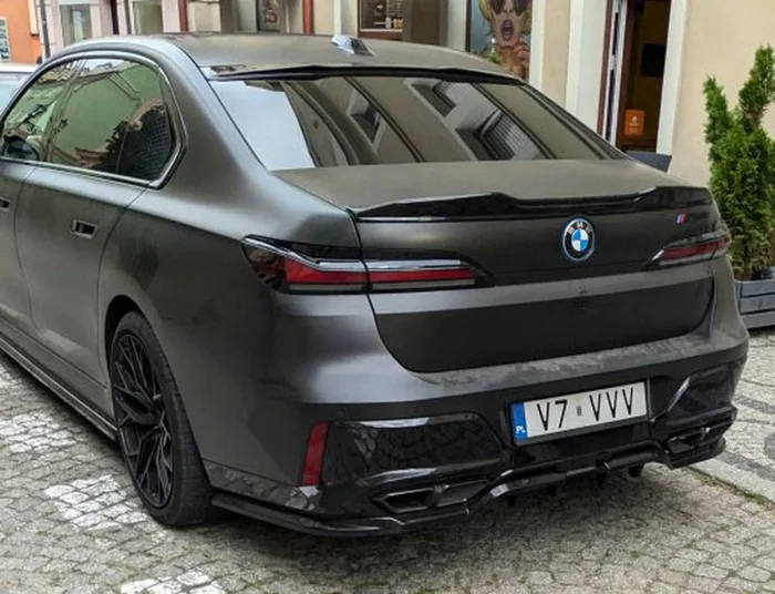 Fajny numer, blacha V7 VVV