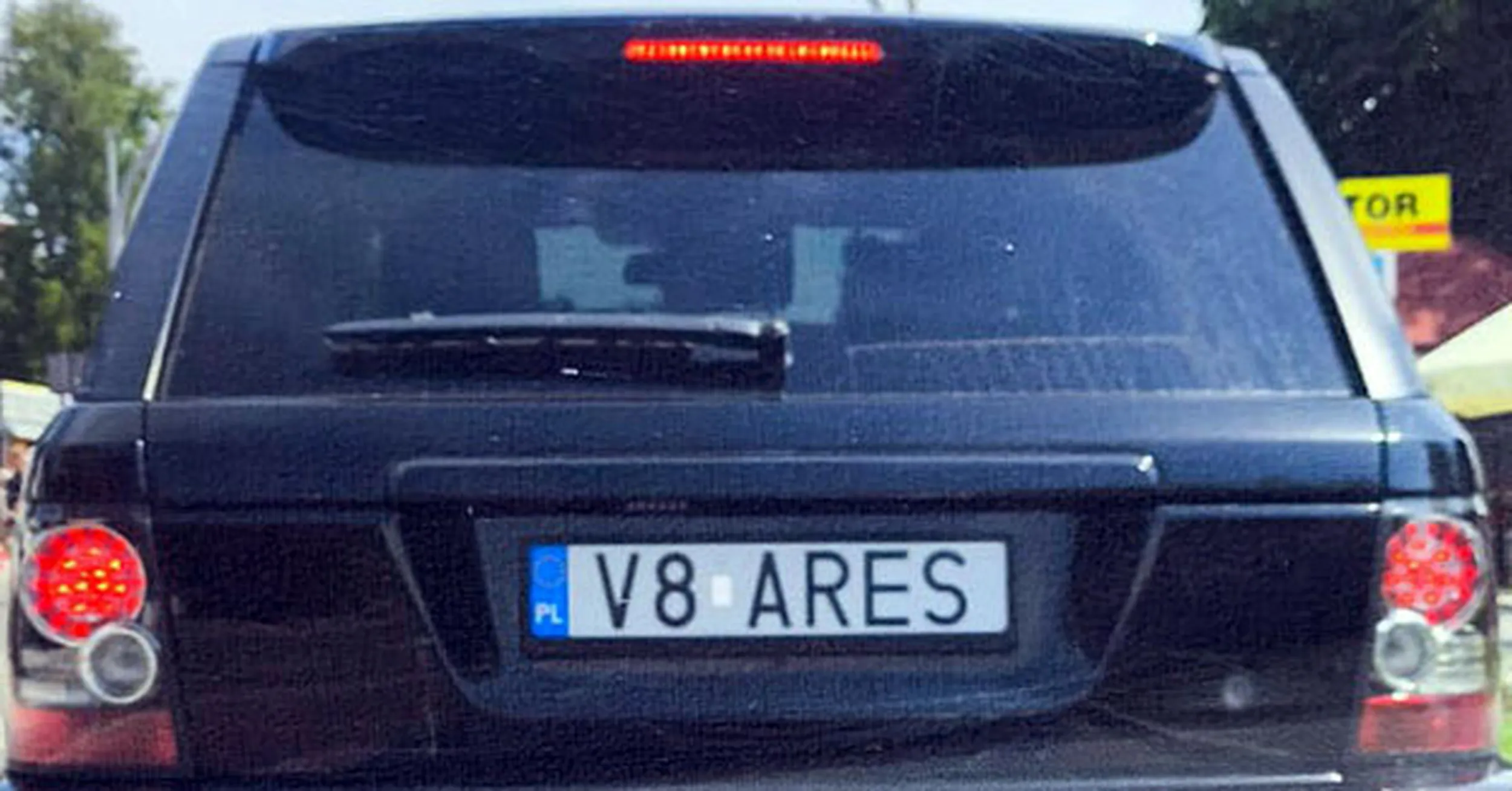 Fajny numer, blacha V8 ARES