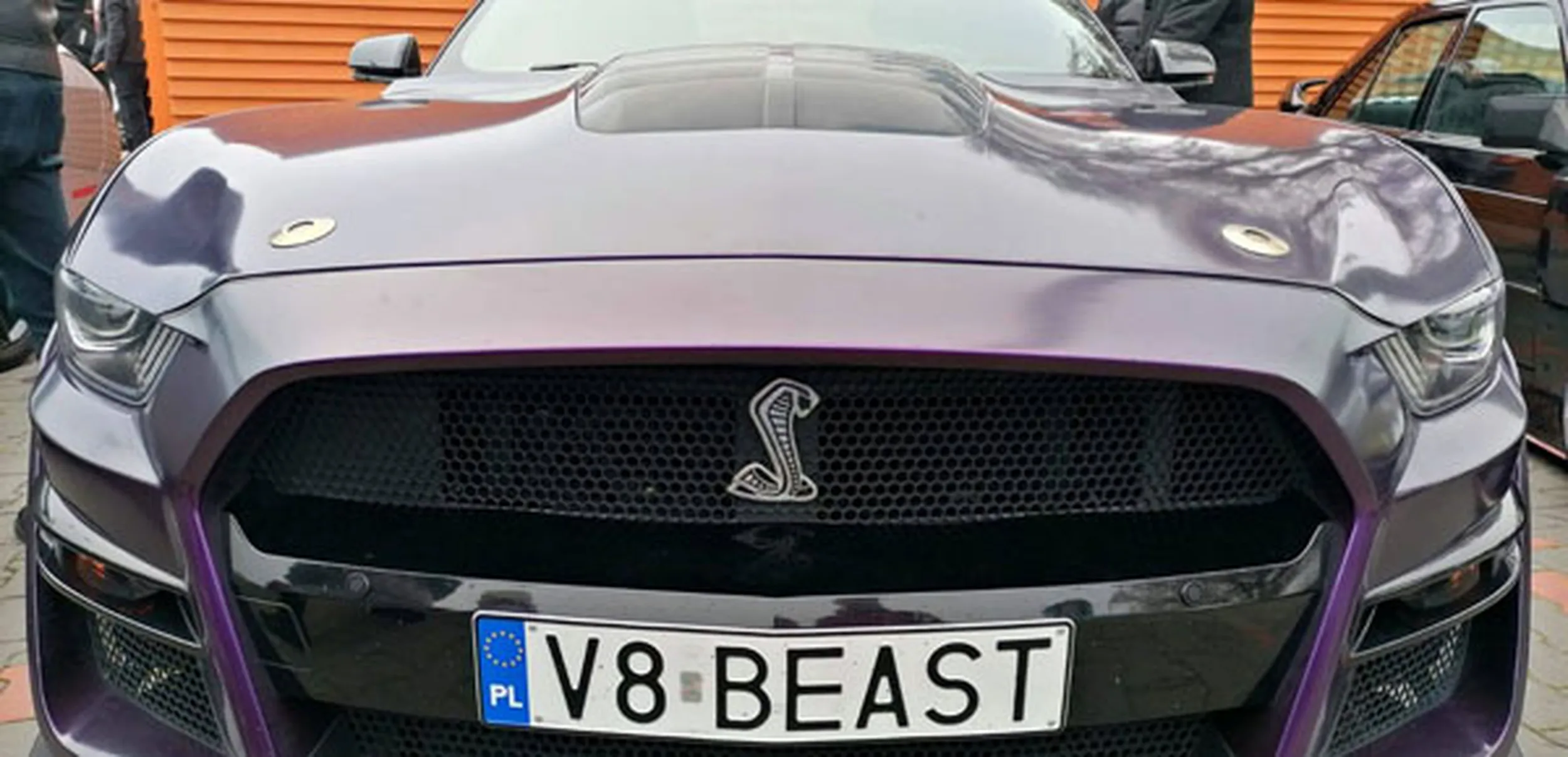 Fajny numer, blacha V8 BEAST