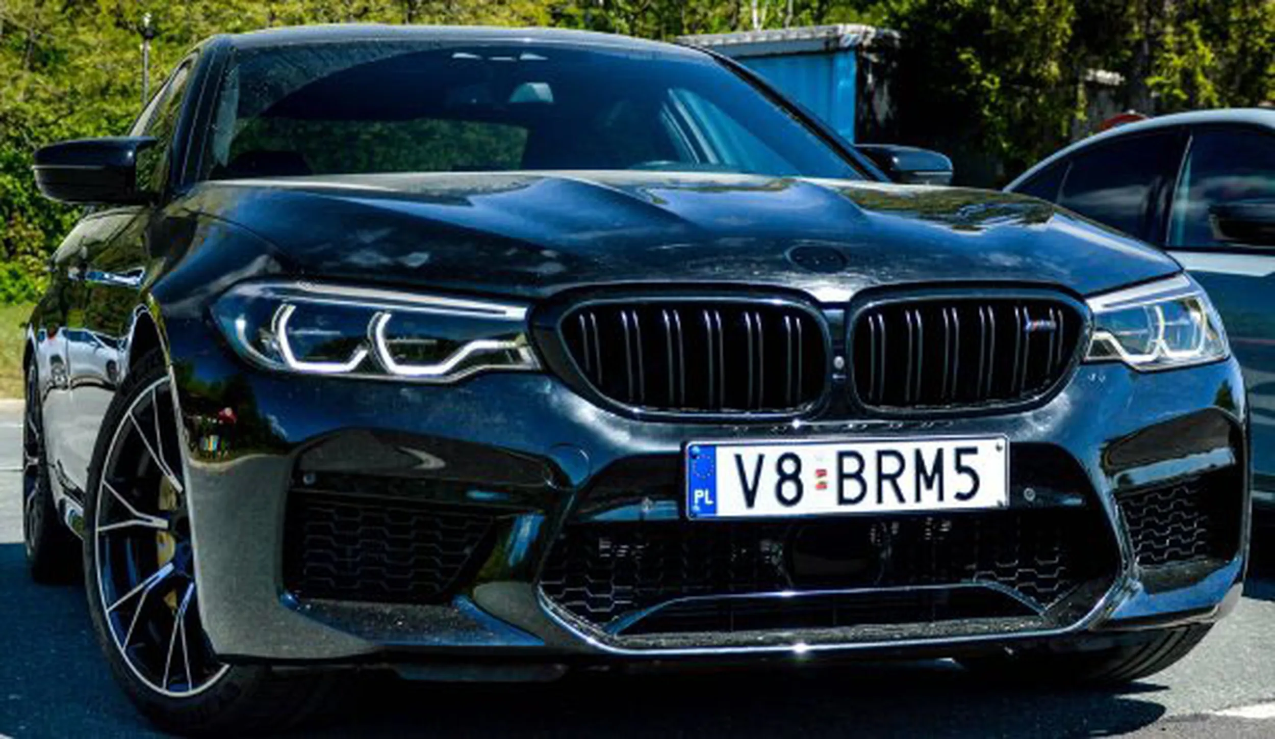 Fajny numer, blacha V8 BRM5