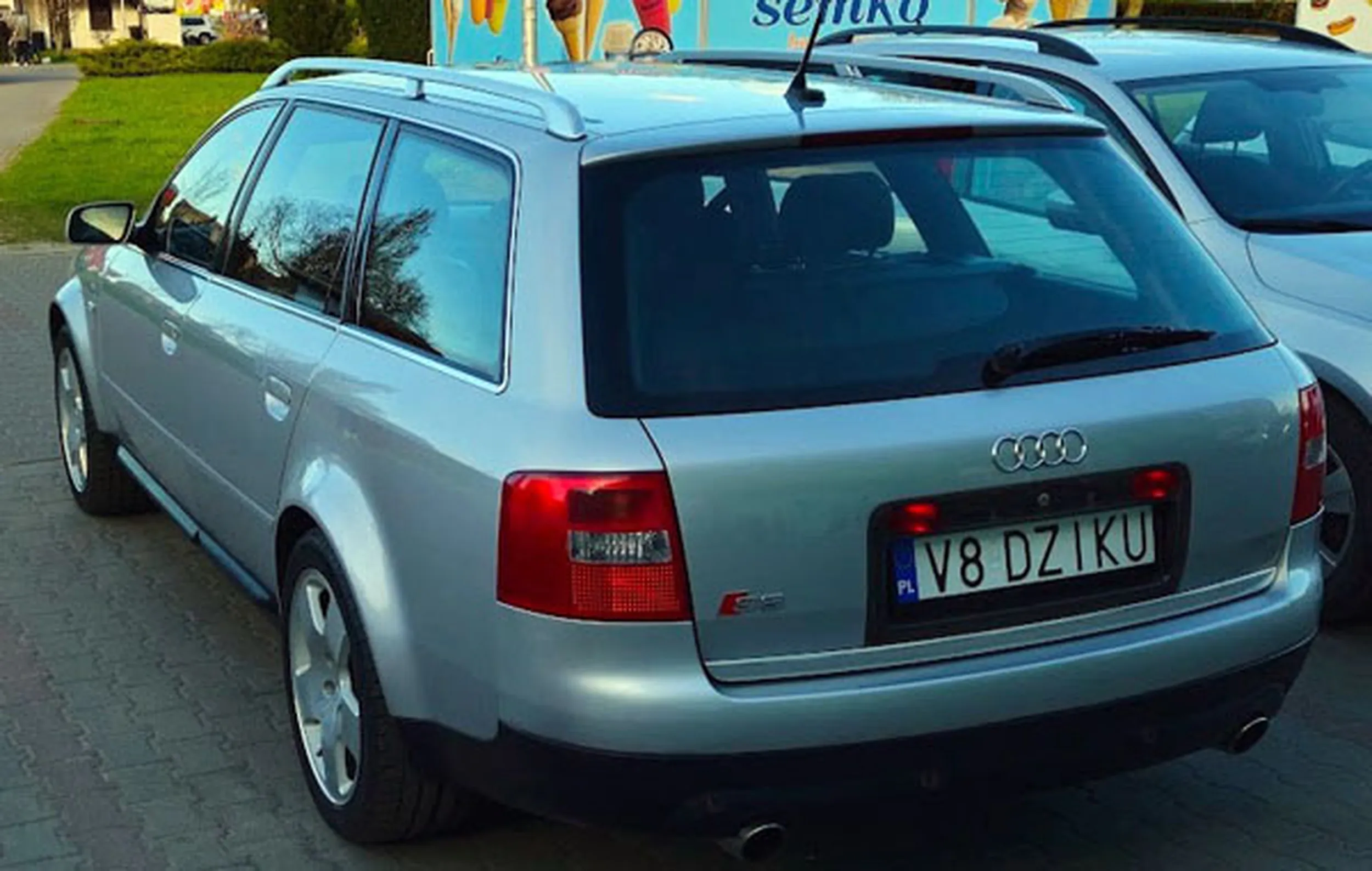 Fajny numer, blacha V8 DZIKU