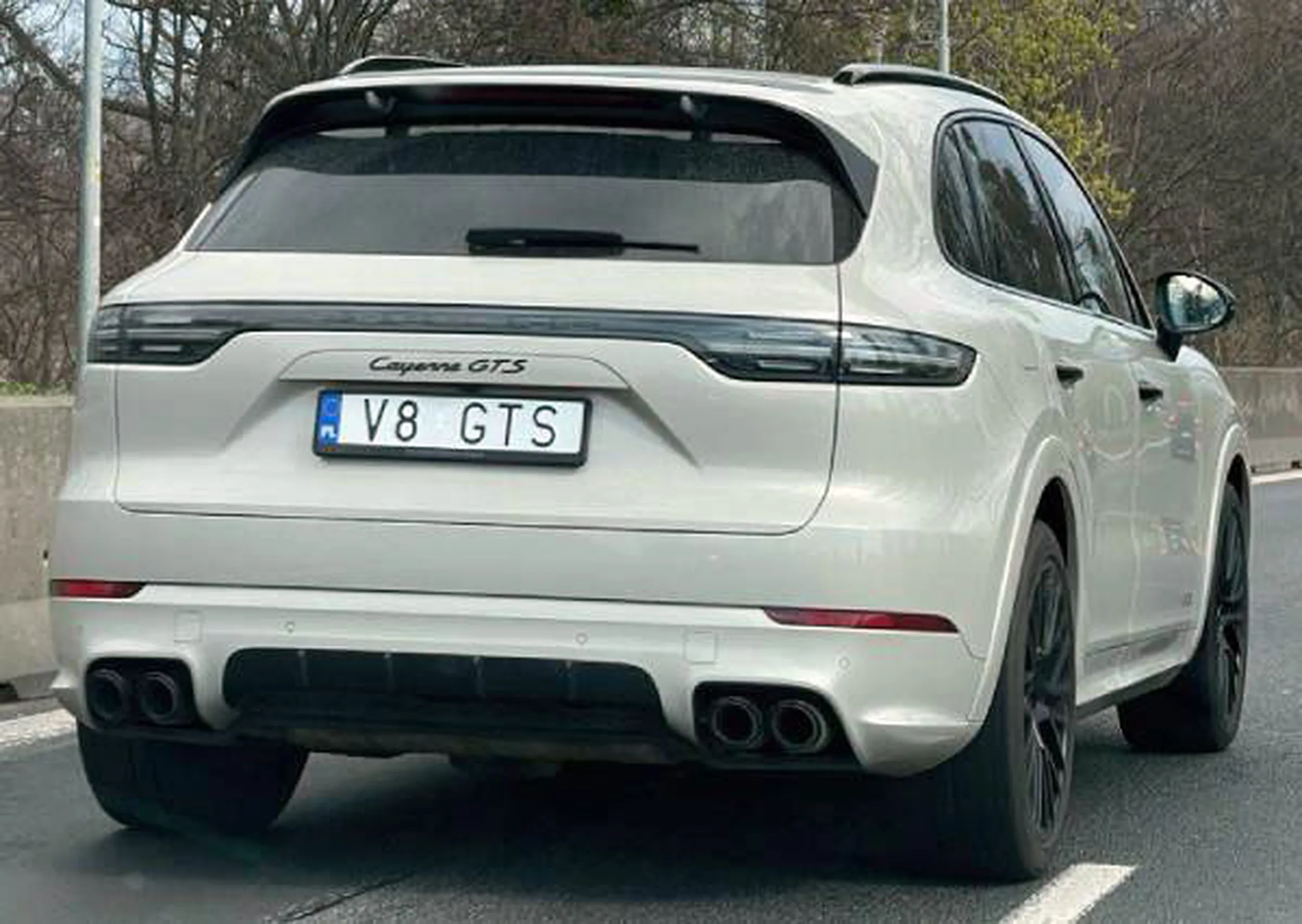 Fajny numer, blacha V8 GTS