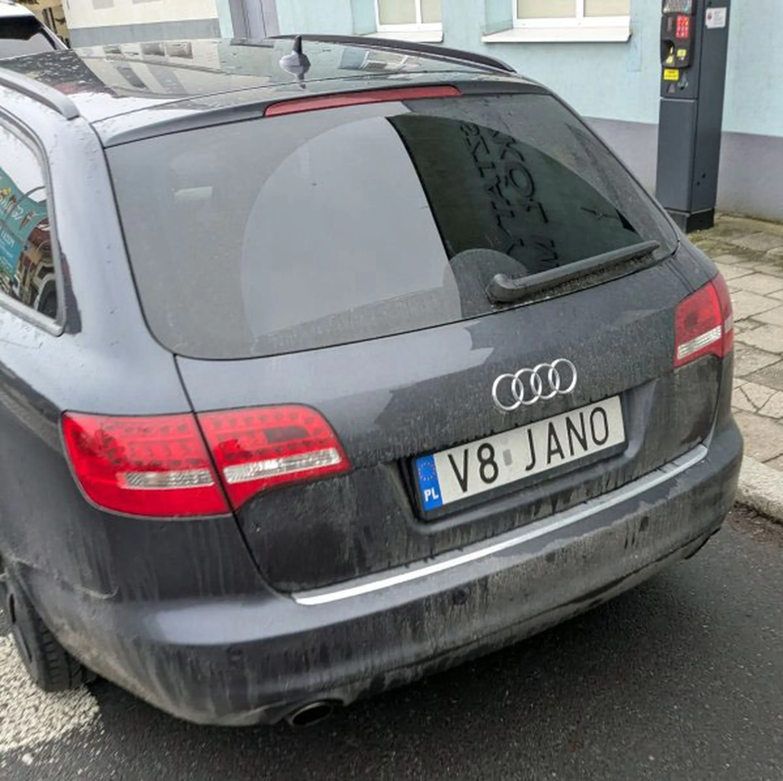 Fajny numer, blacha V8 JANO