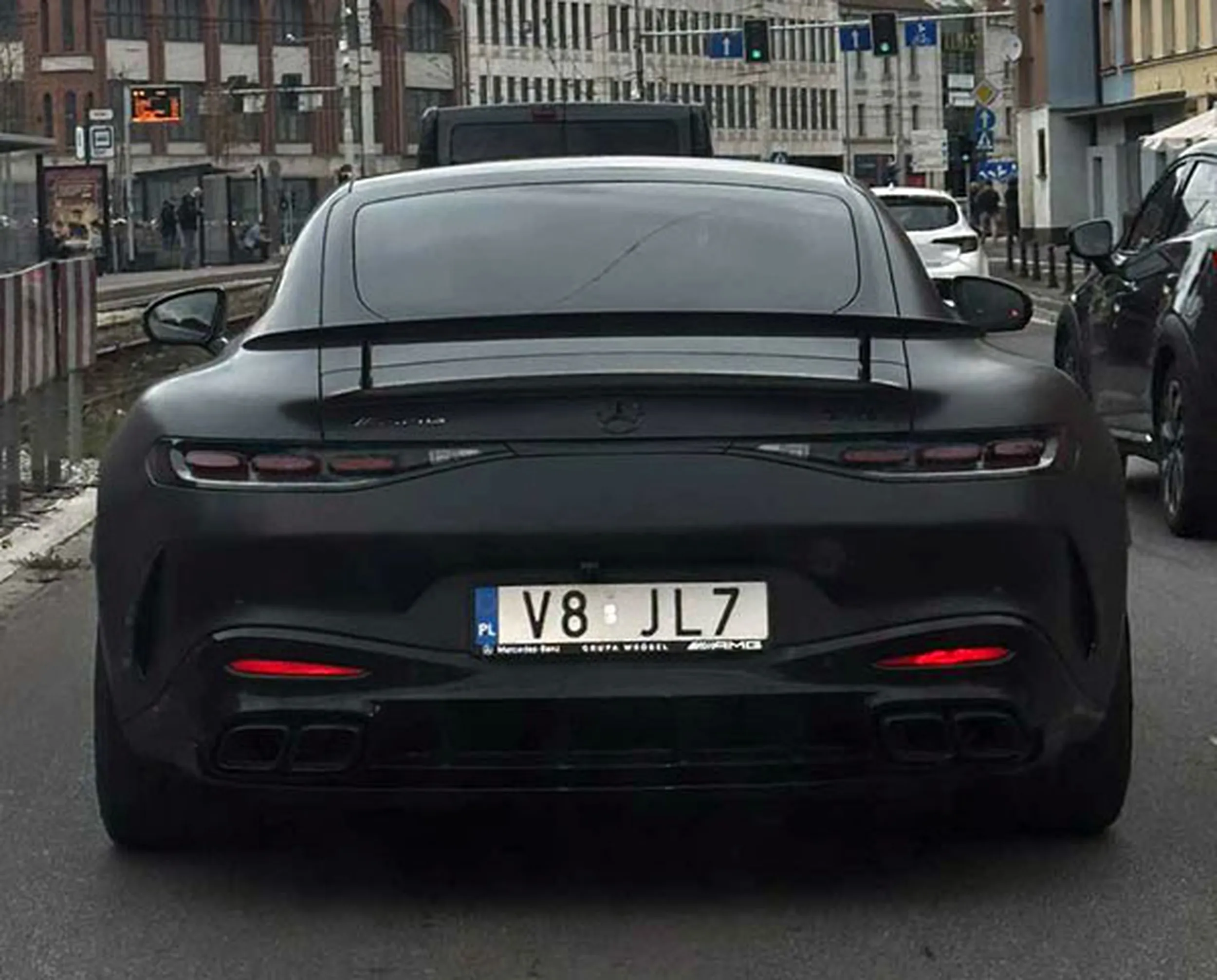 Fajny numer, blacha V8 JL7