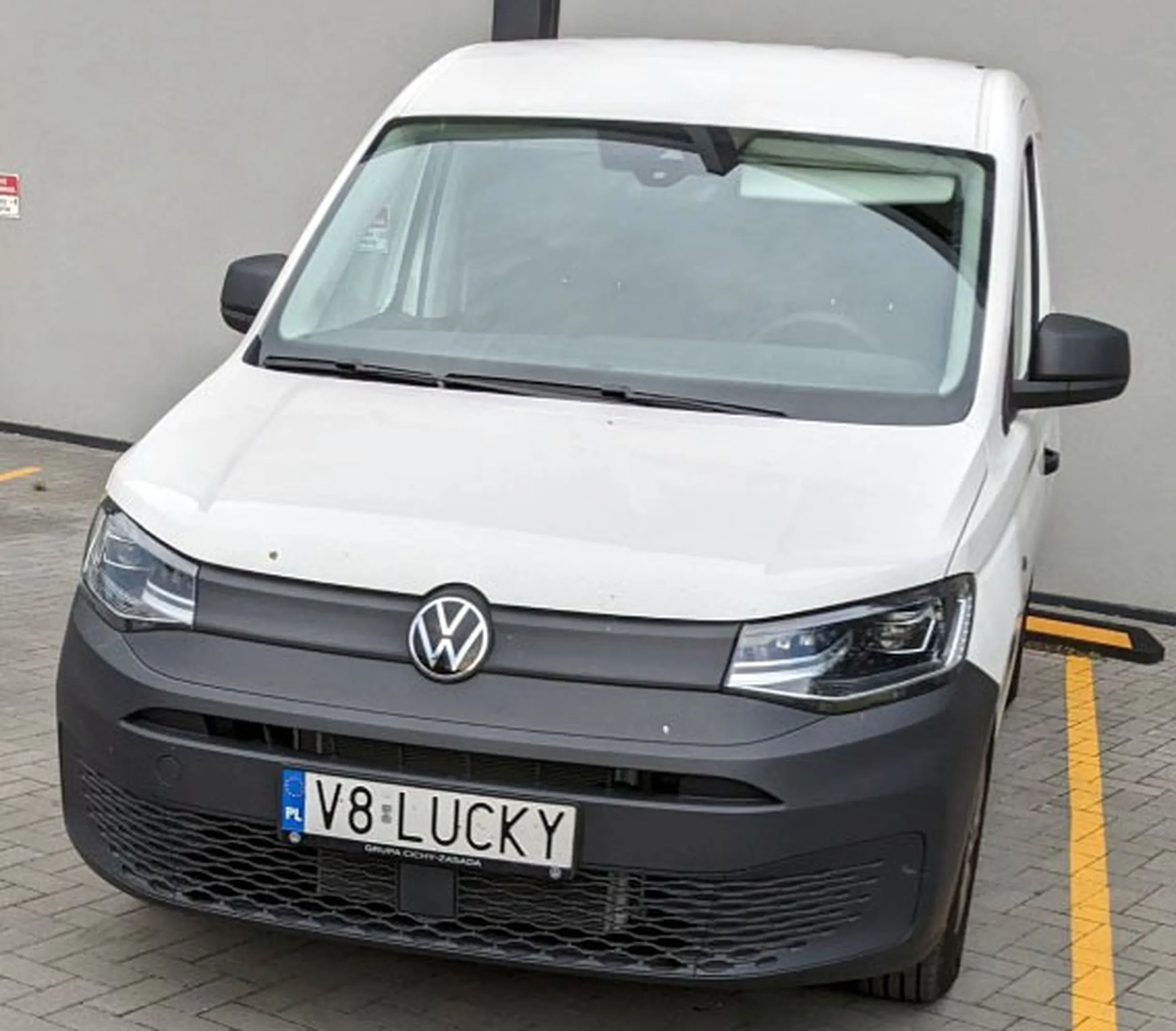 Fajny numer, blacha V8 LUCKY