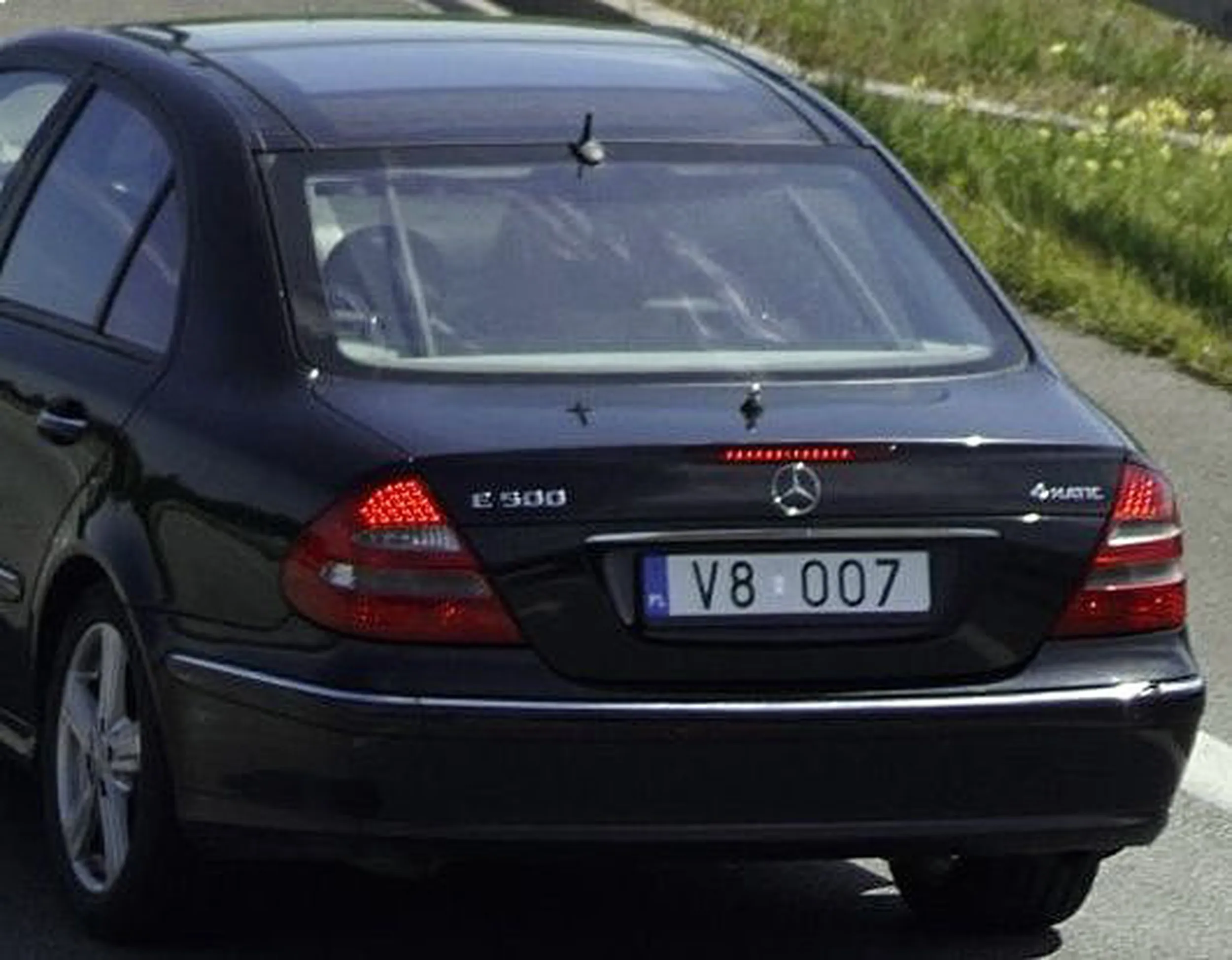 Fajny numer, blacha V8 OO7