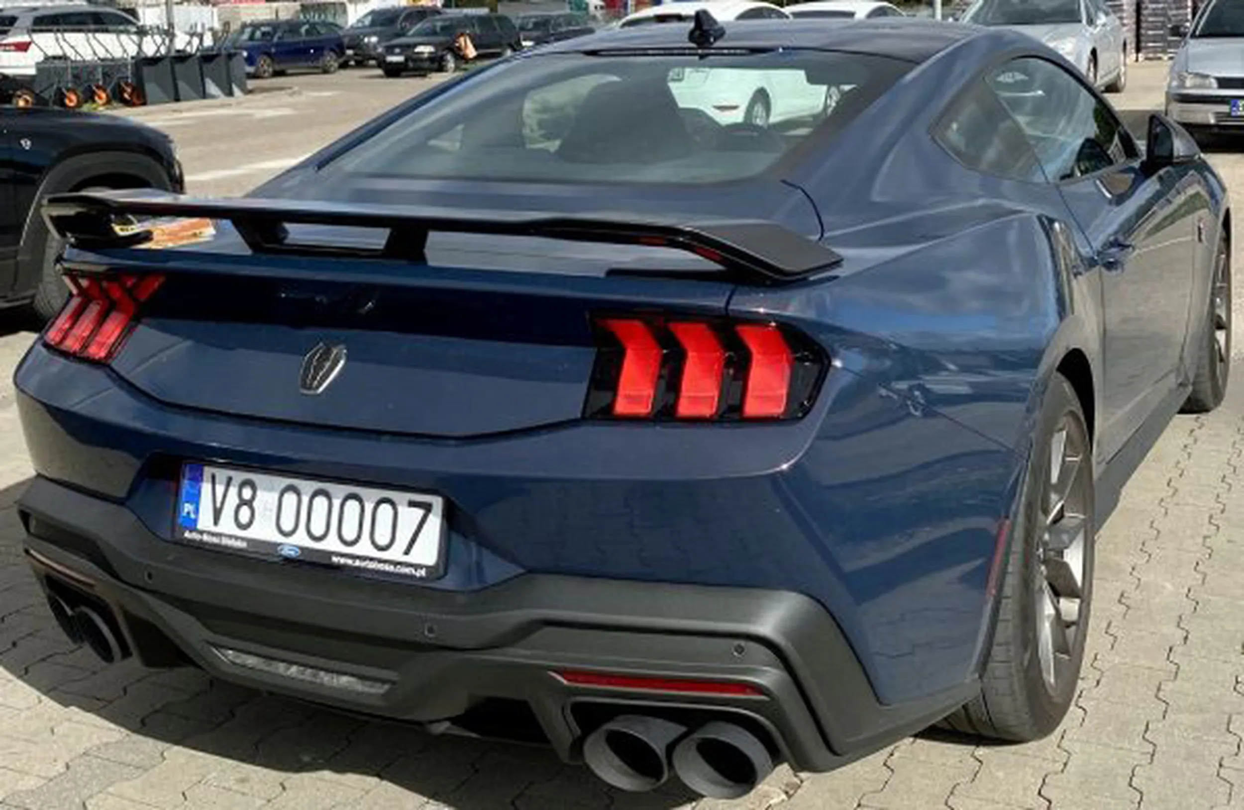 Fajny numer, blacha V8 OOOO7