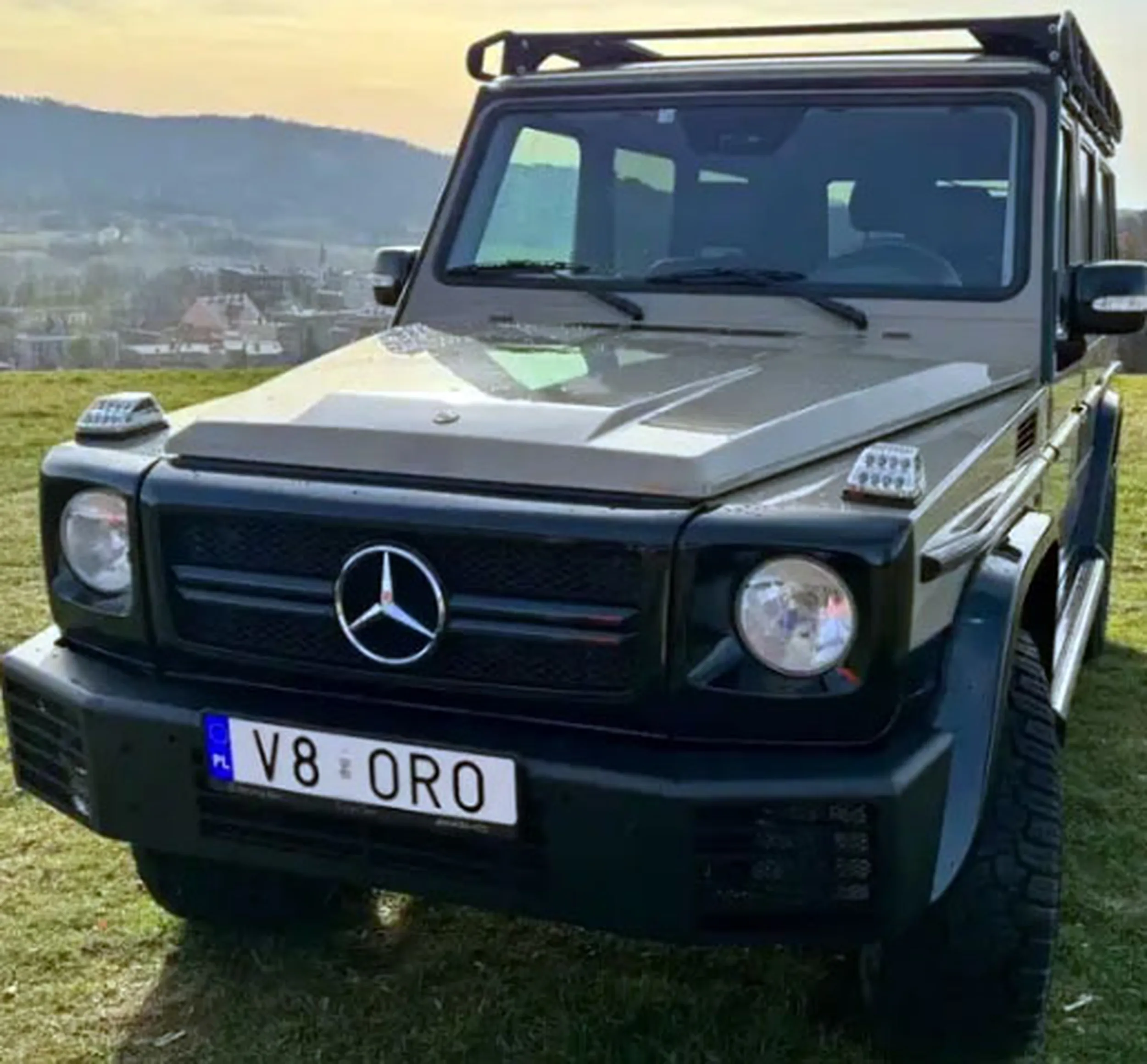 Fajny numer, blacha V8 ORO