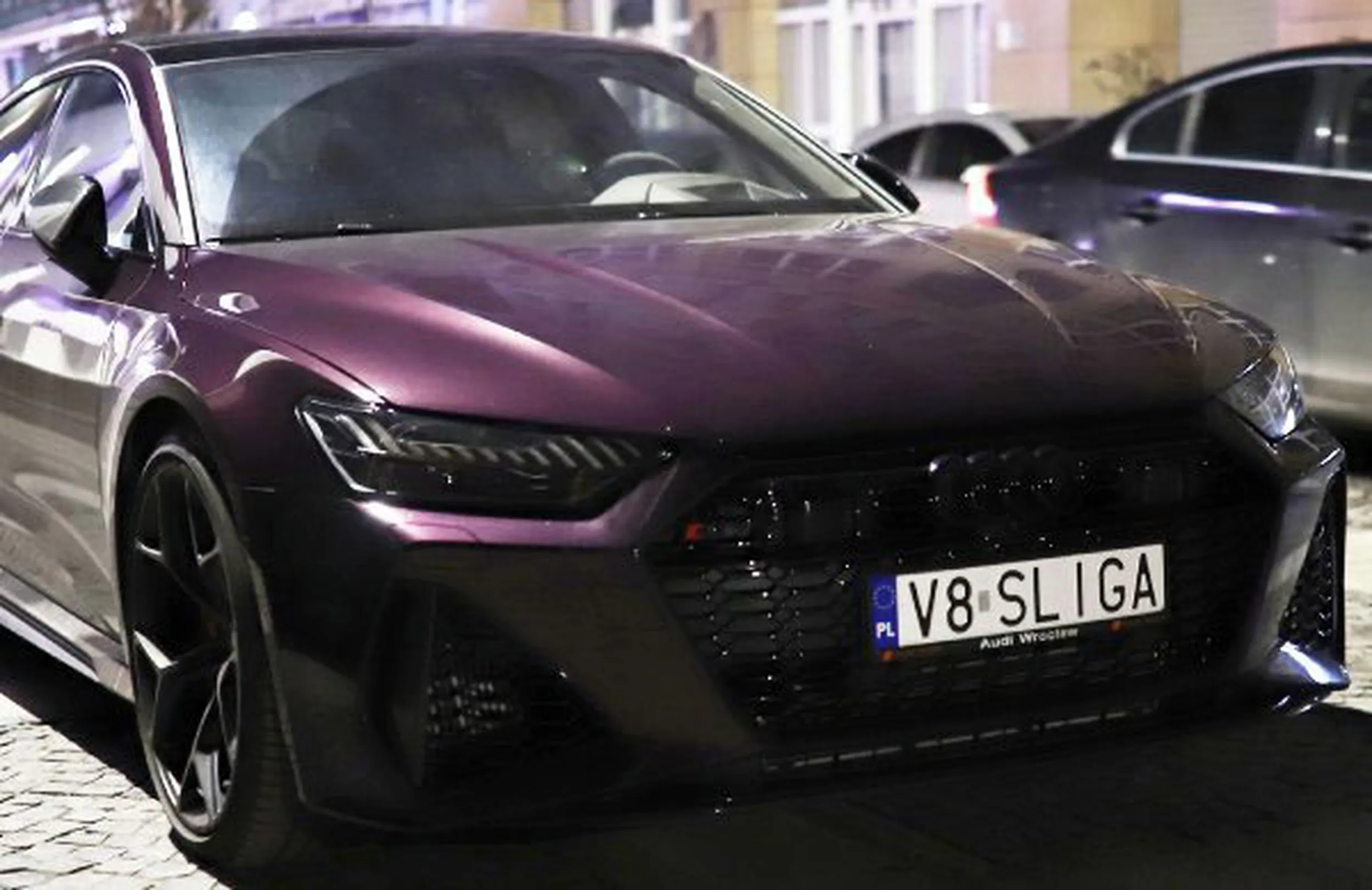 Fajny numer, blacha V8 SLIGA