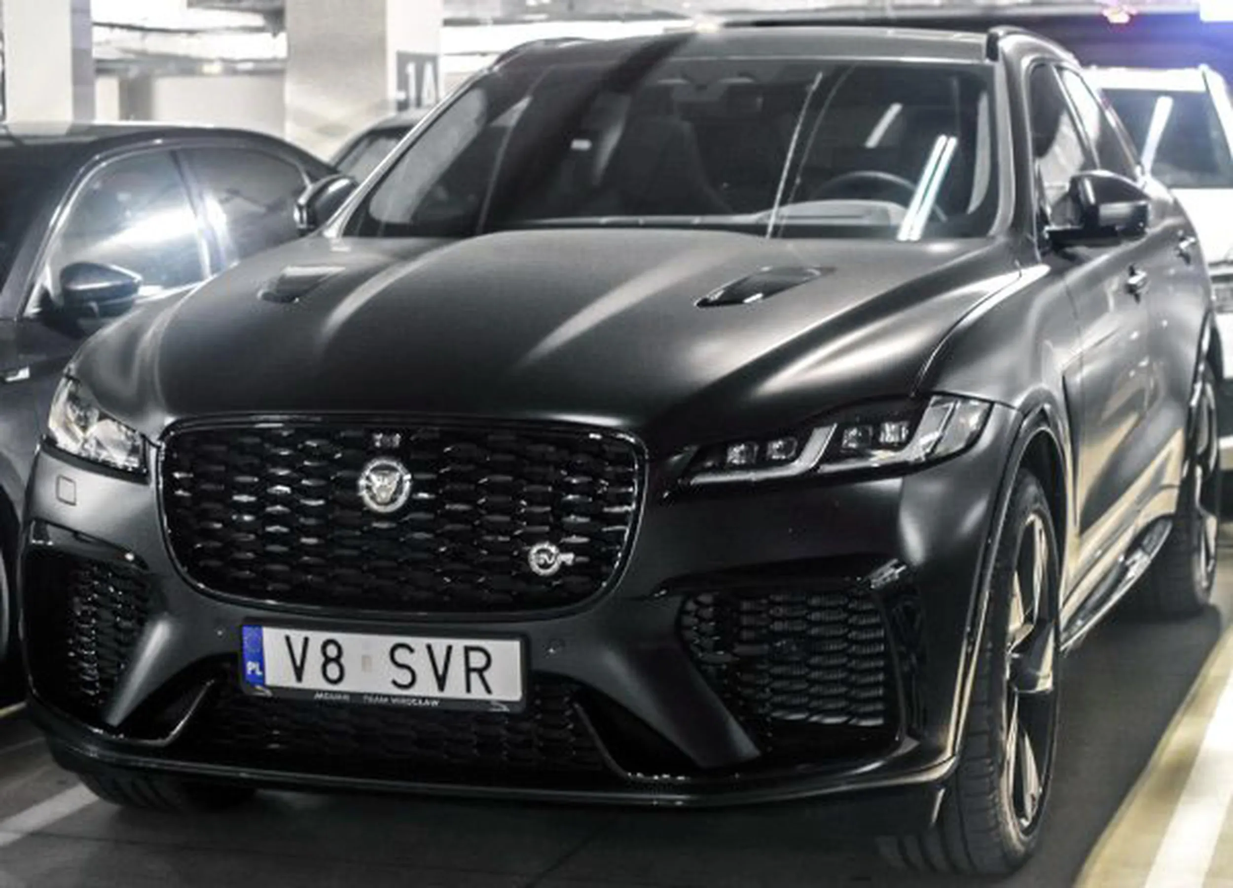 Fajny numer, blacha V8 SVR