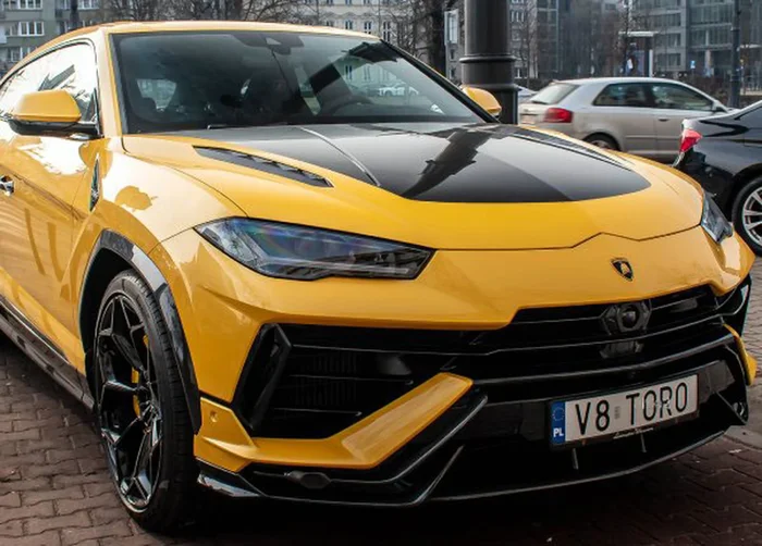 Fajny numer, blacha V8 TORO