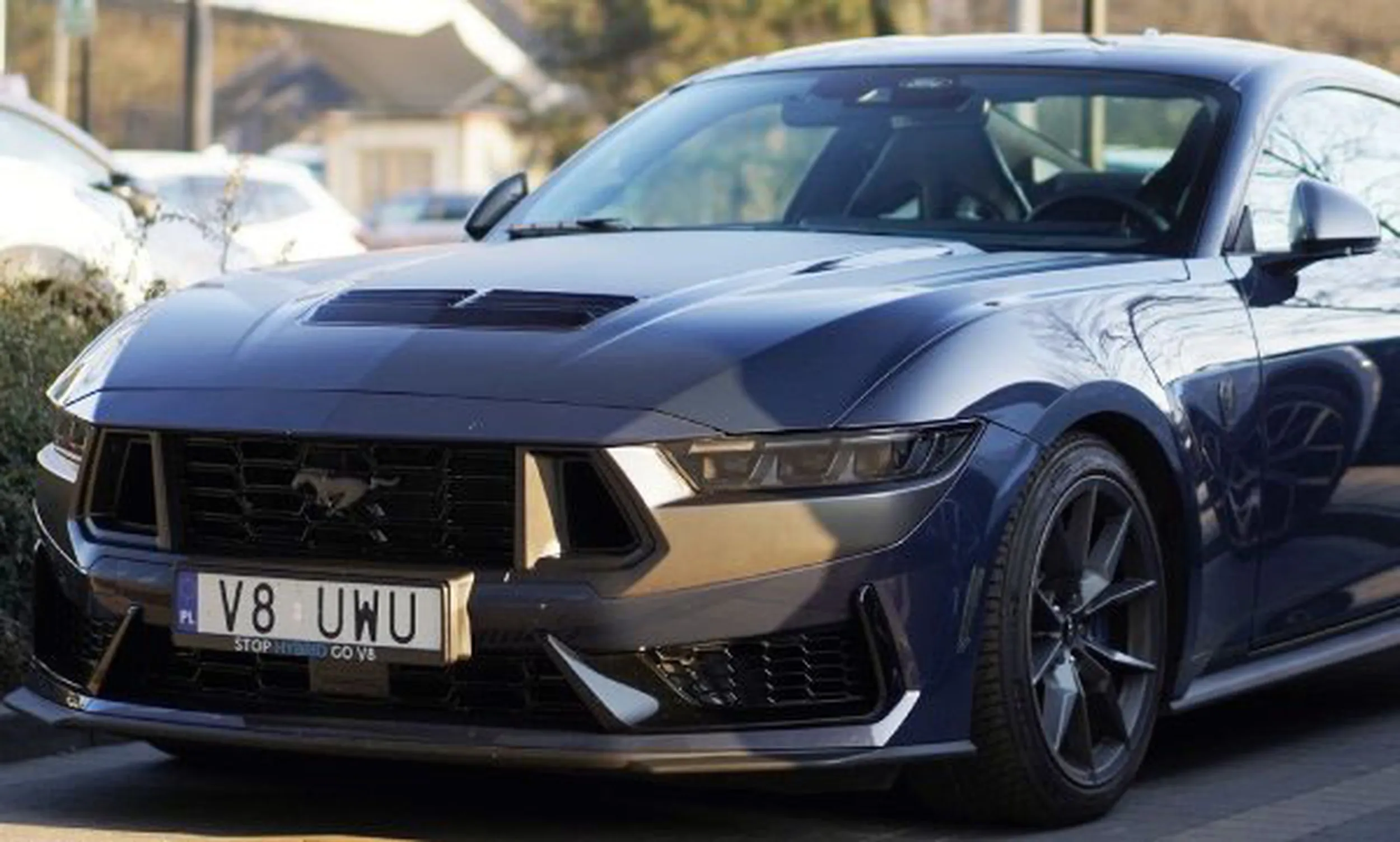 Fajny numer, blacha V8 UWU