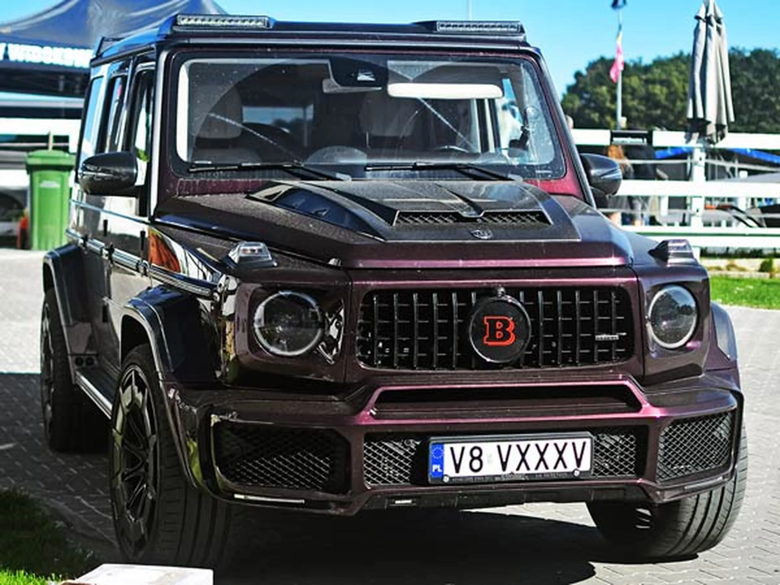 Fajny numer, blacha V8 VXXXV