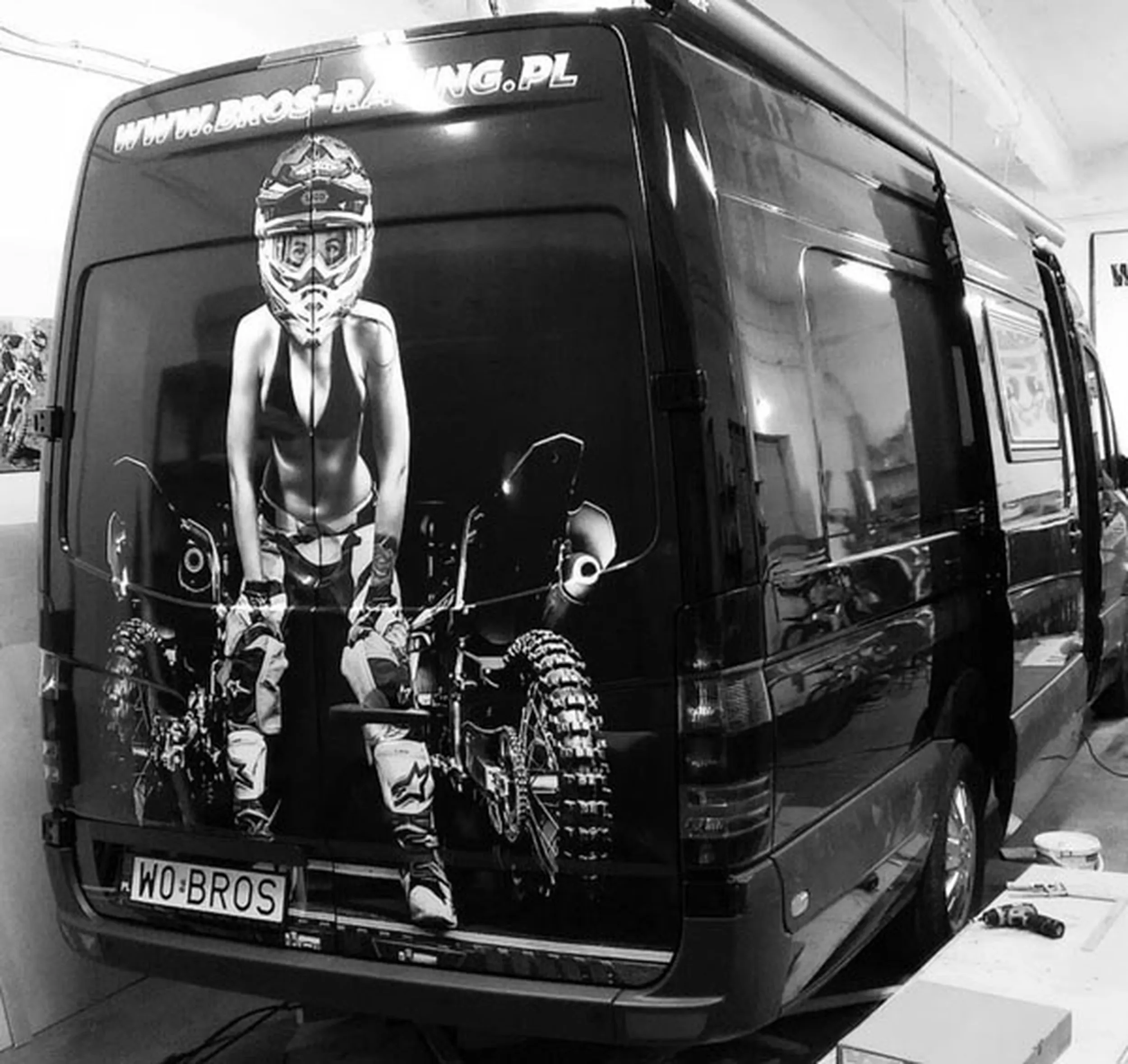 Fajny numer, blacha W0 BROS