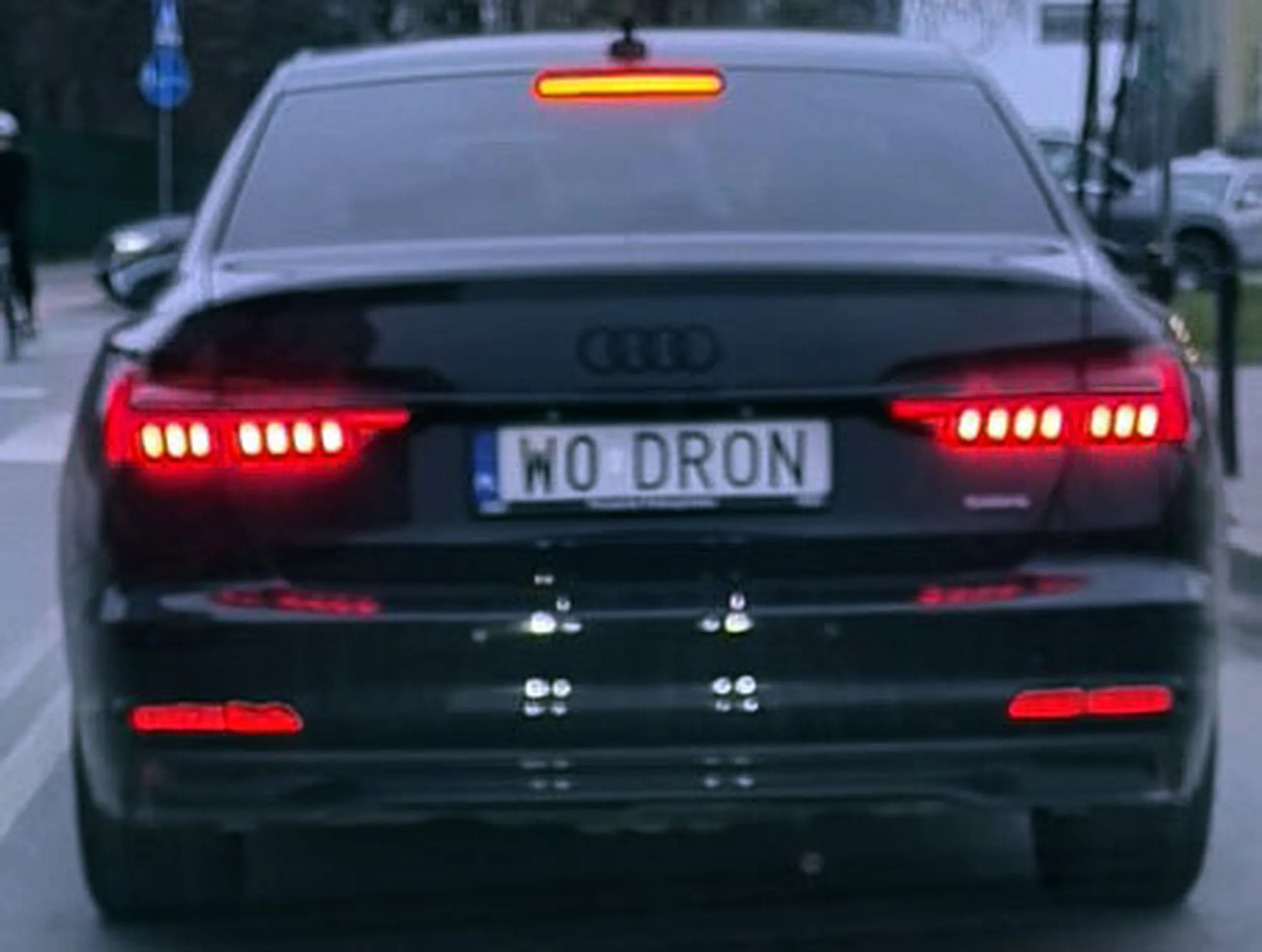 Fajny numer, blacha W0 DRON