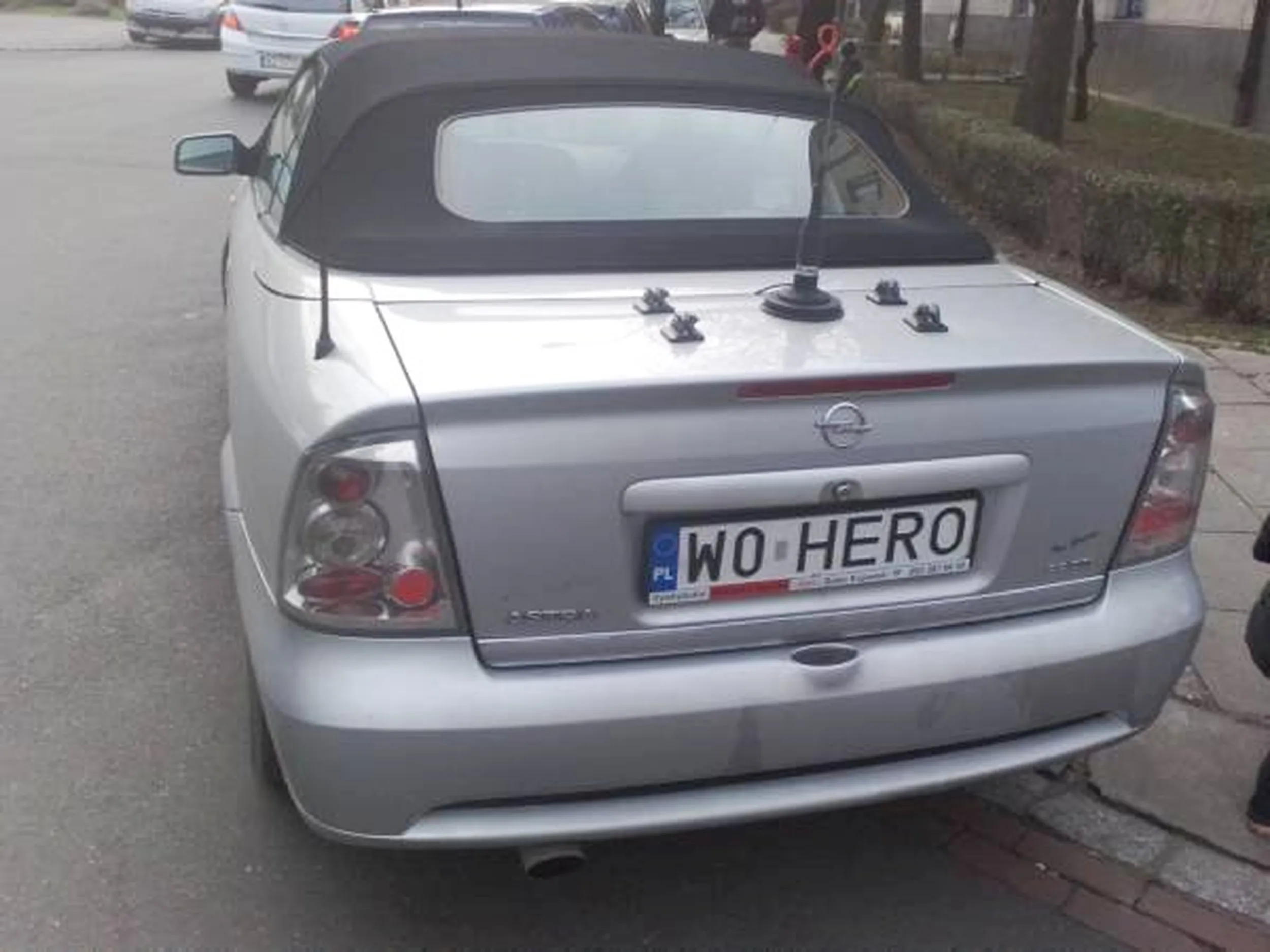 Fajny numer, blacha W0 HERO