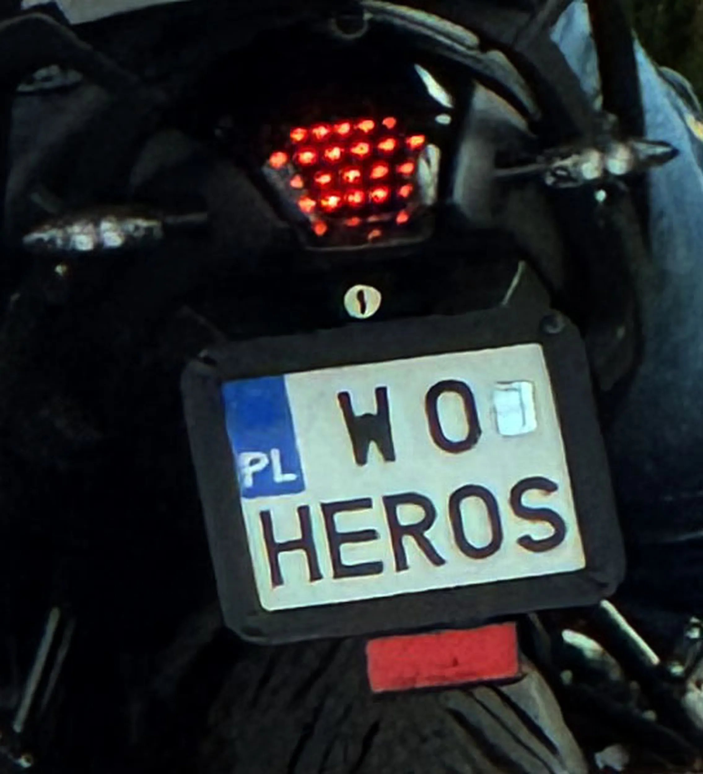 Fajny numer, blacha W0 HEROS