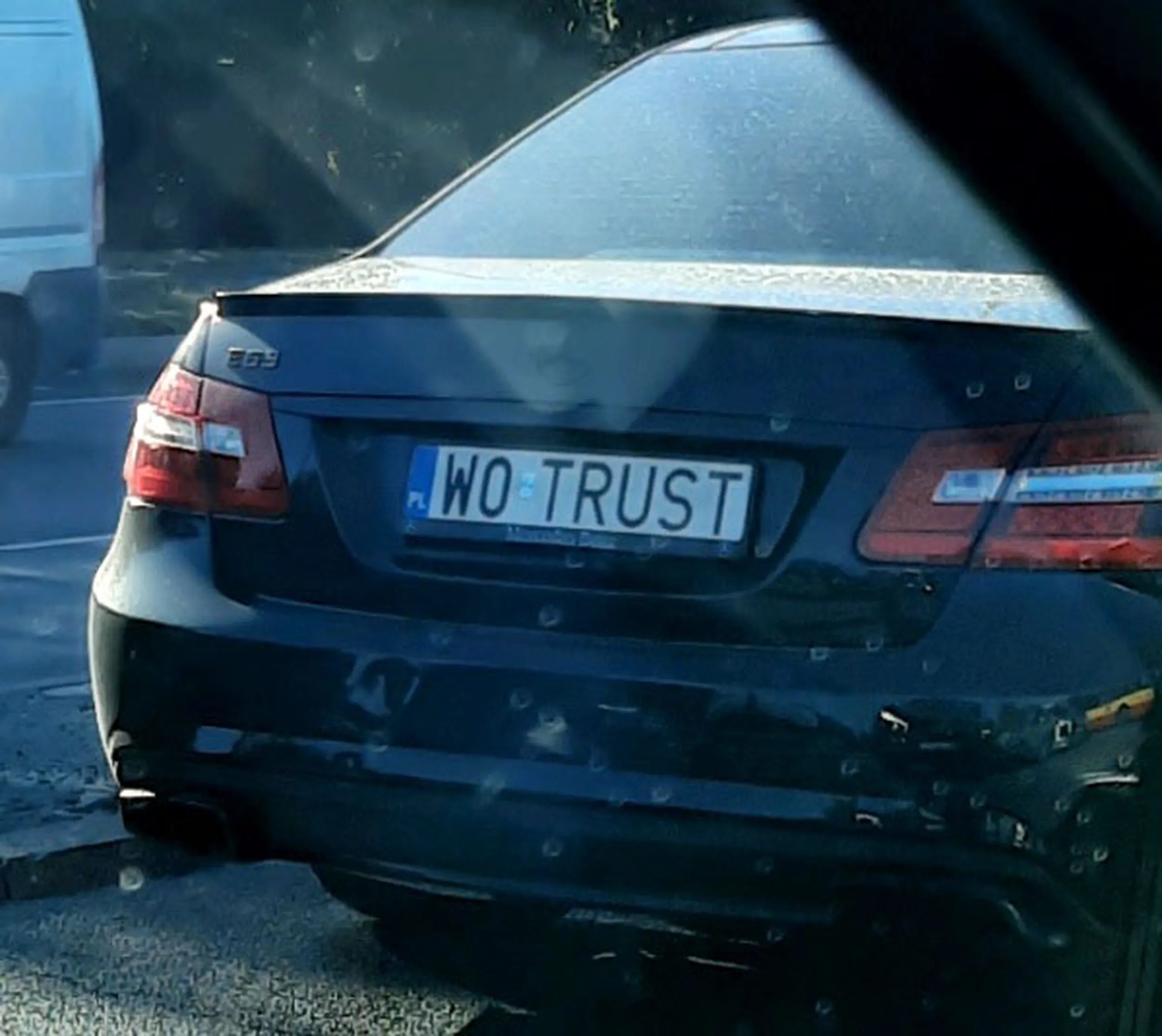 Fajny numer, blacha W0 TRUST