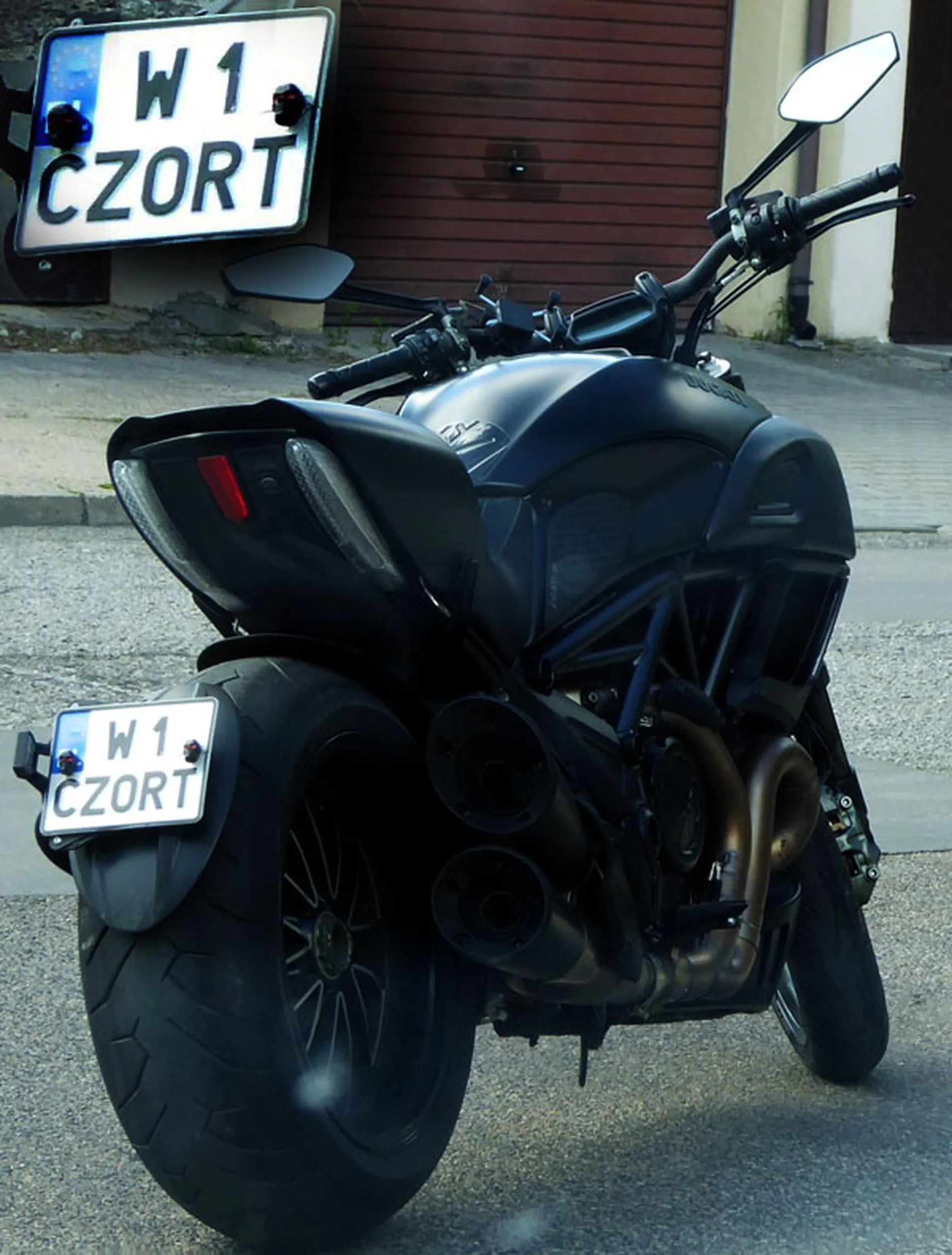 Fajny numer, blacha W1 CZORT