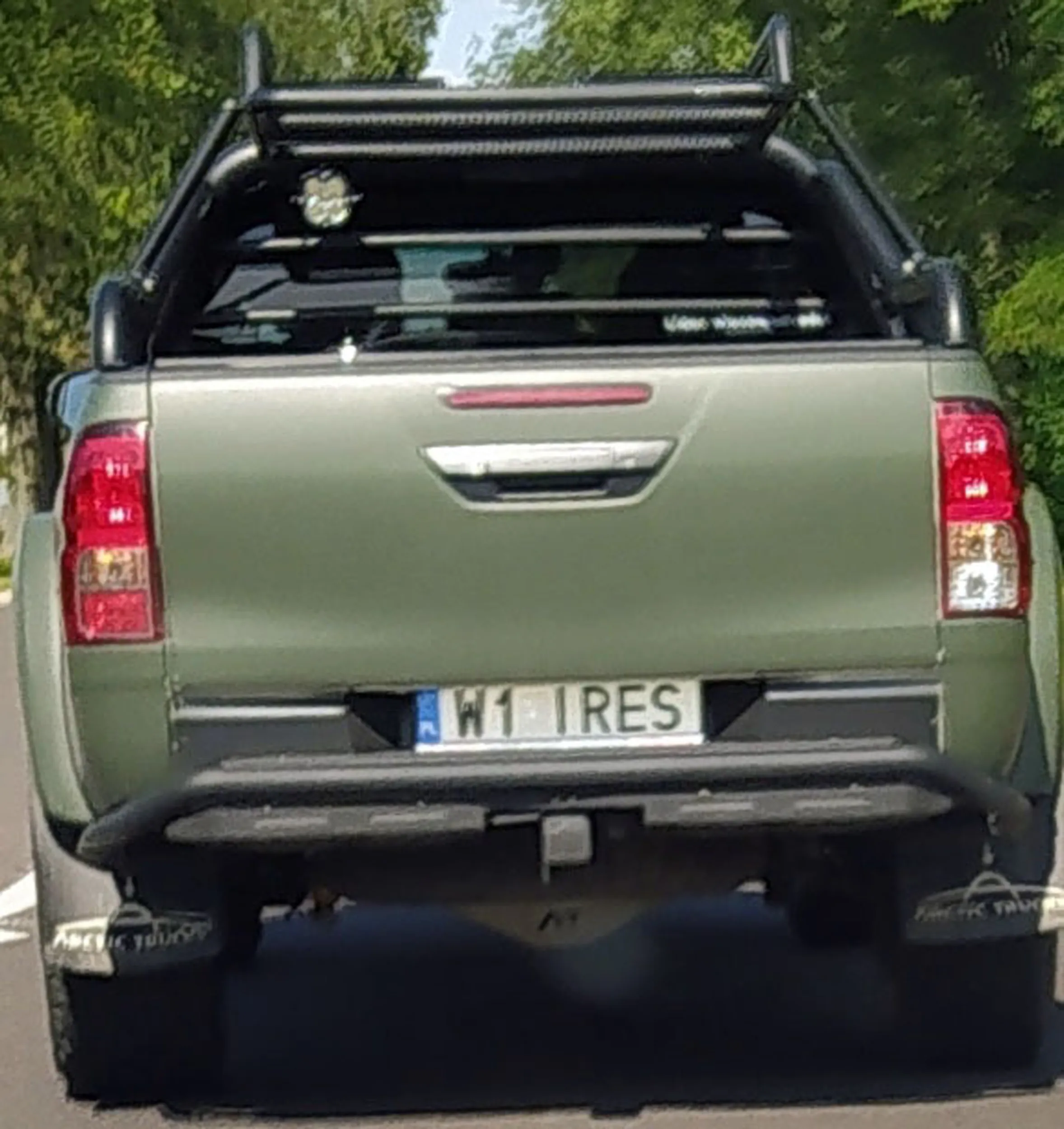 Fajny numer, blacha W1 IRES