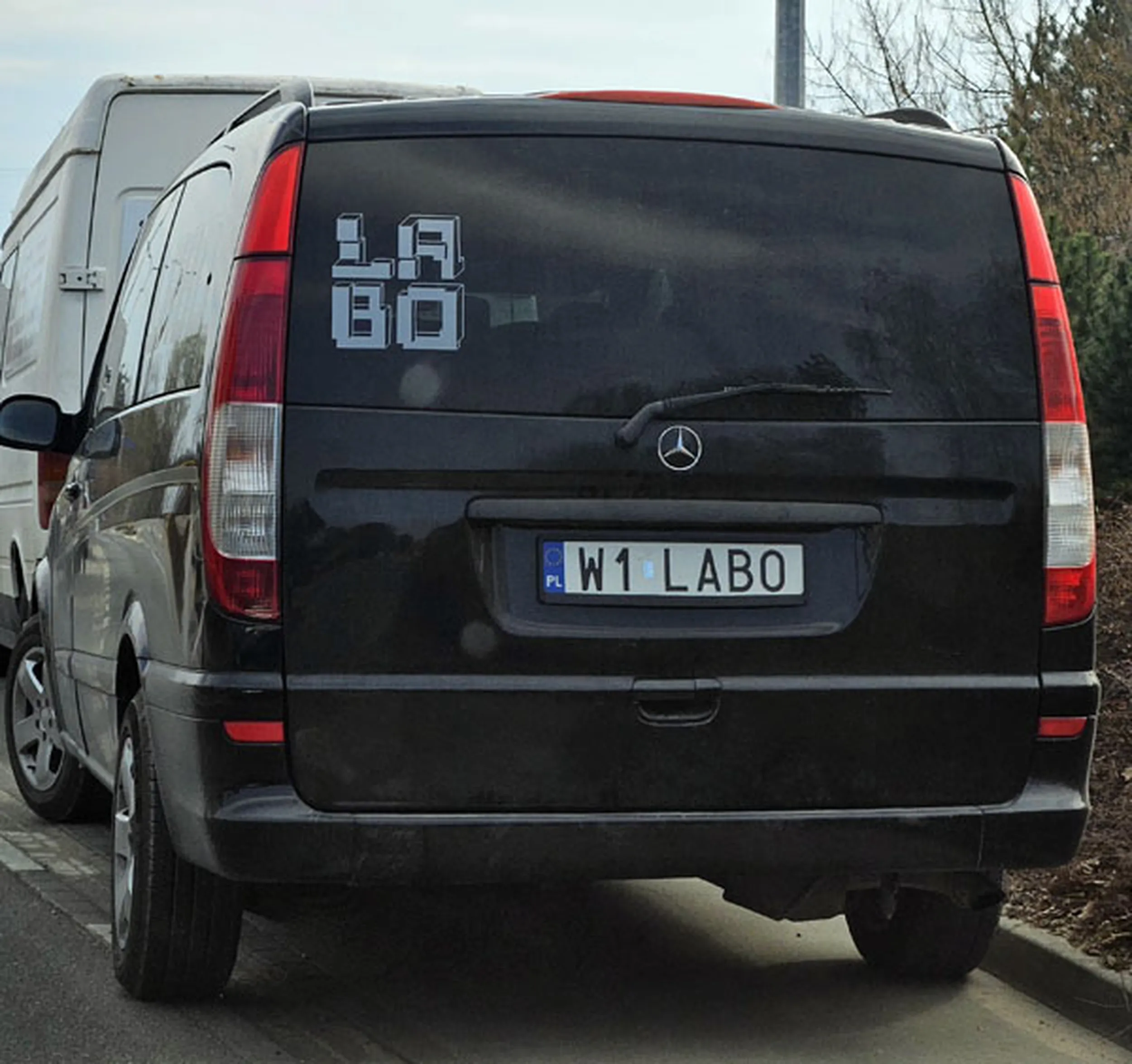 Fajny numer, blacha W1 LABO