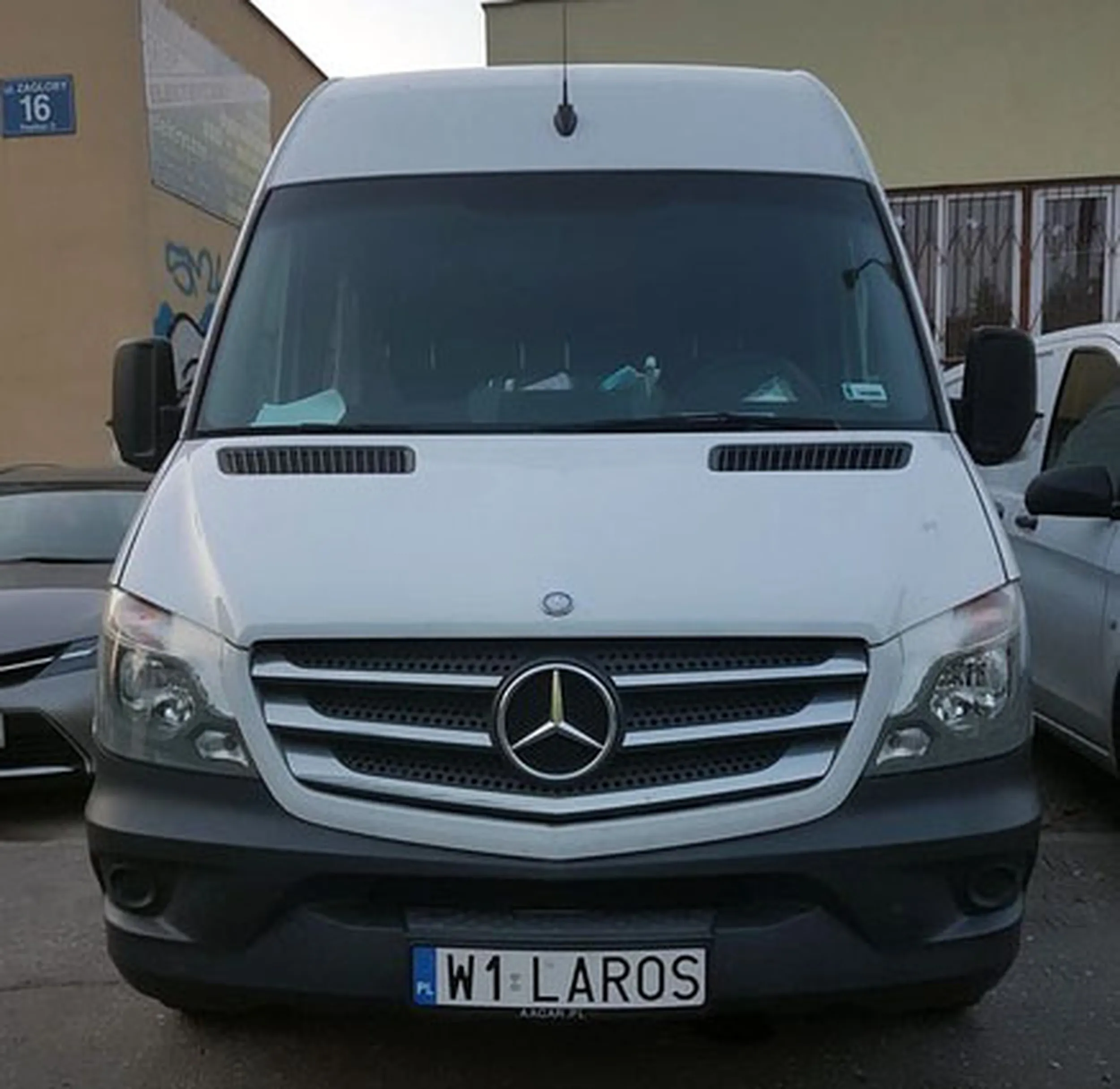 Fajny numer, blacha W1 LAROS