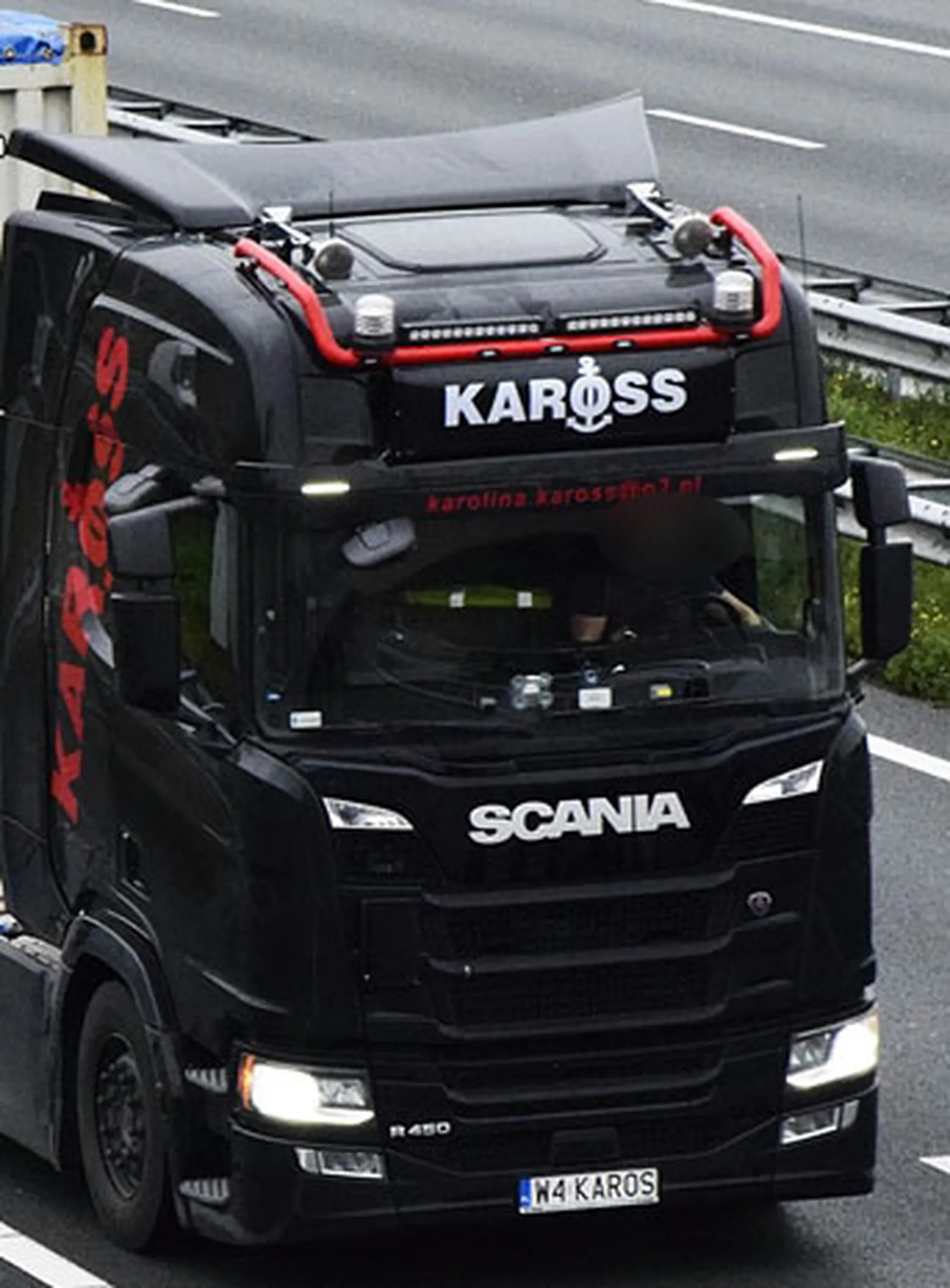 Fajny numer, blacha W4 KAROS