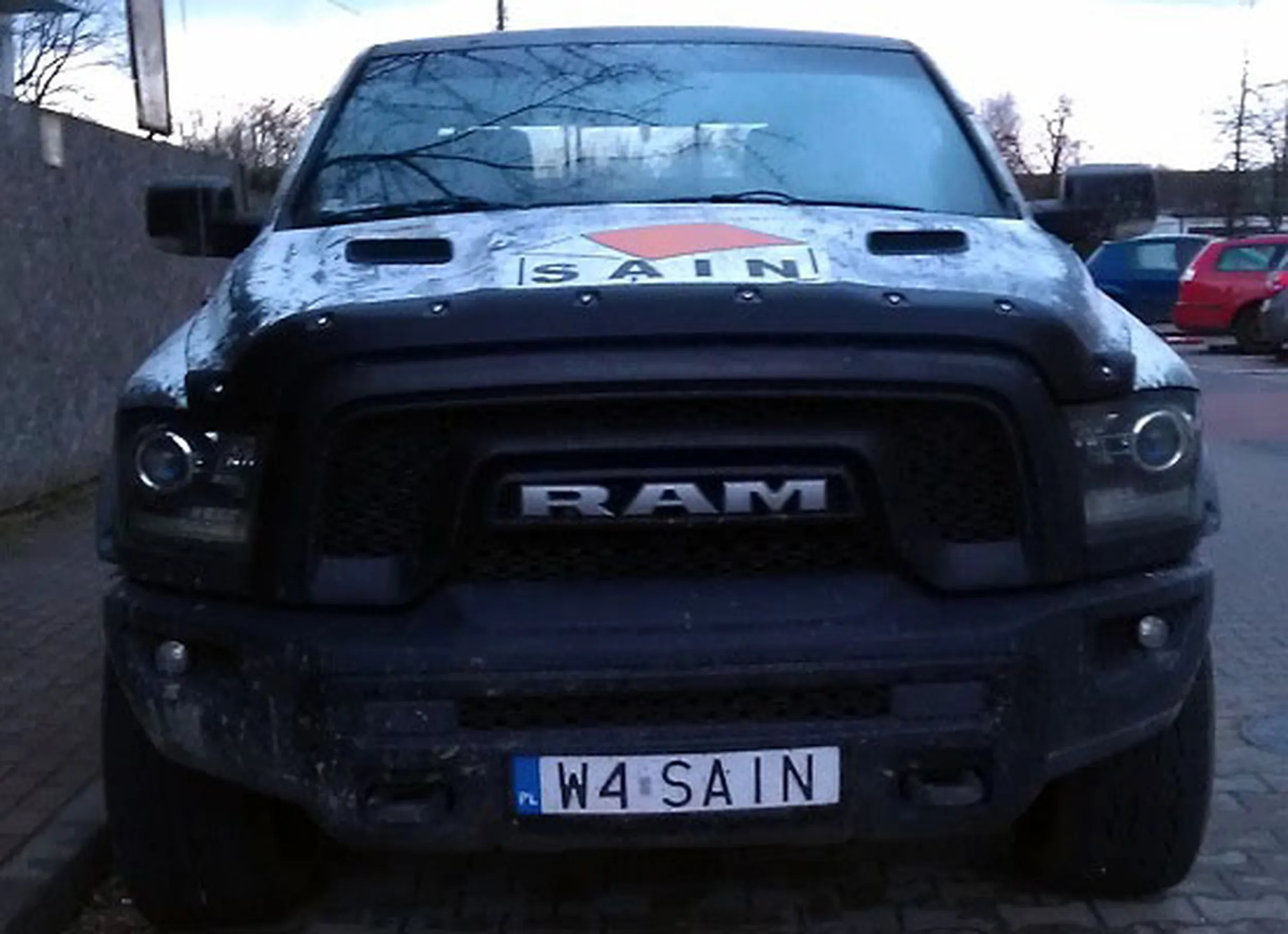 Fajny numer, blacha W4 SAIN