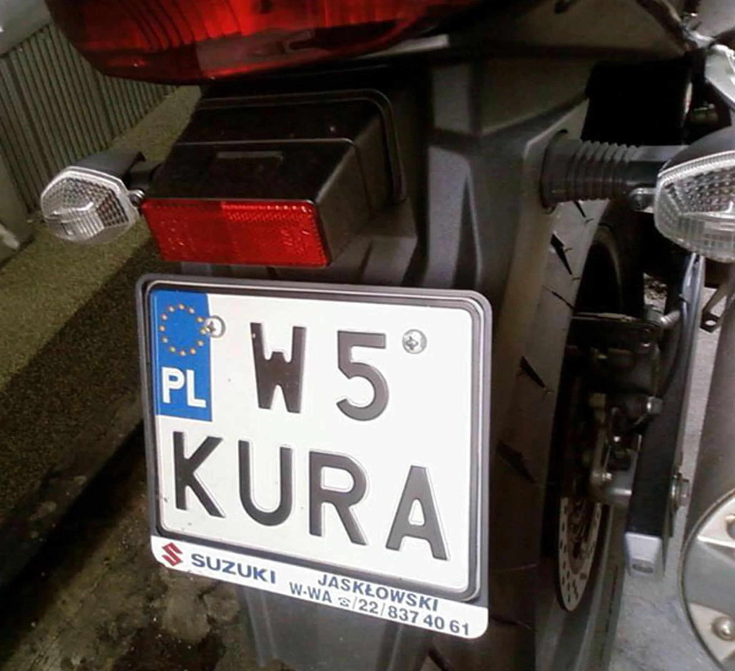 Fajny numer, blacha W5 KURA