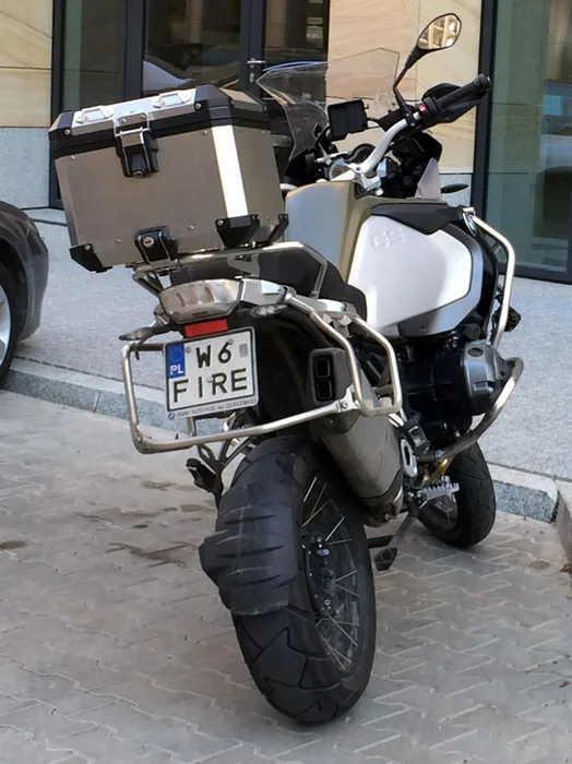 Fajny numer, blacha W6 FIRE