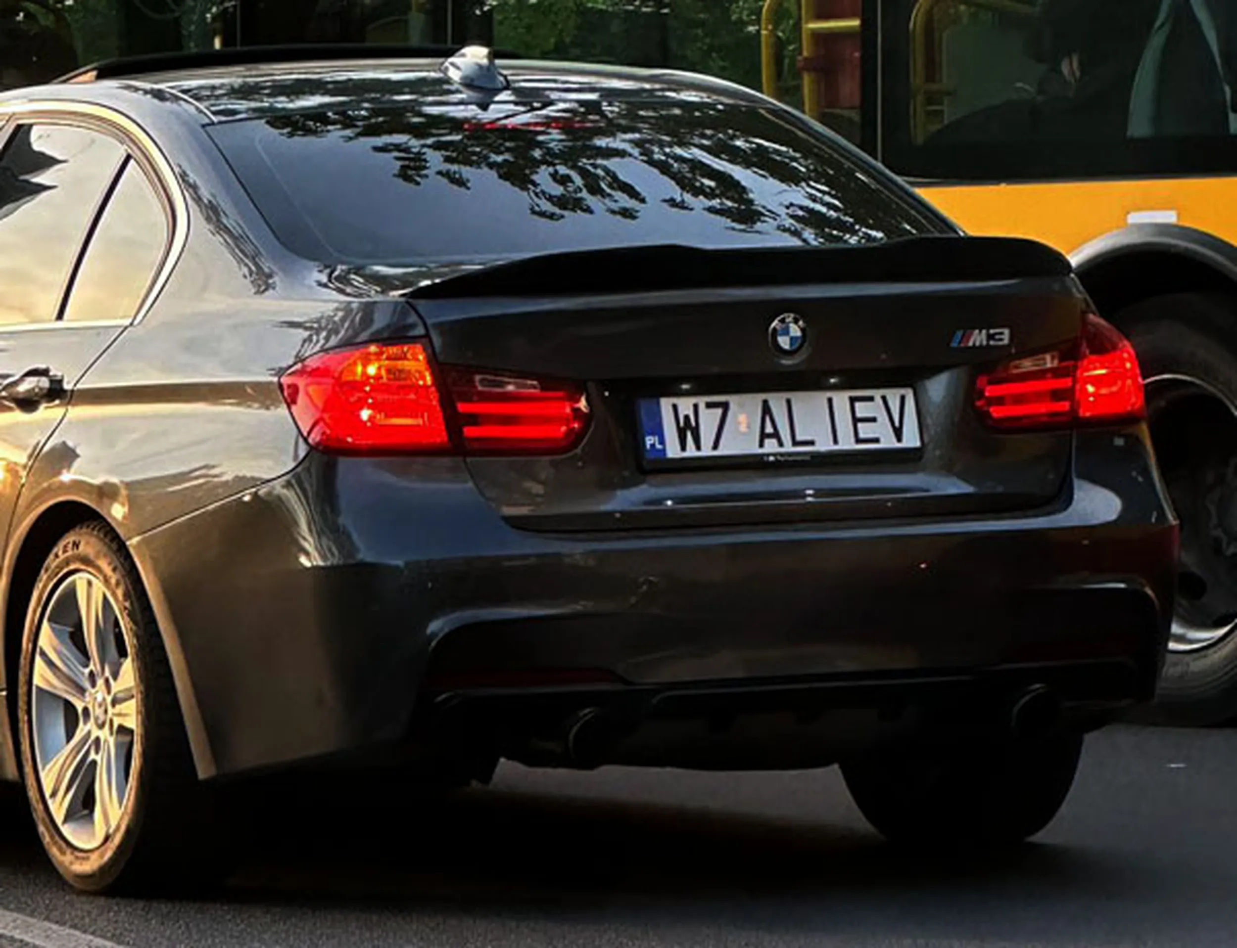 Fajny numer, blacha W7 ALIEV