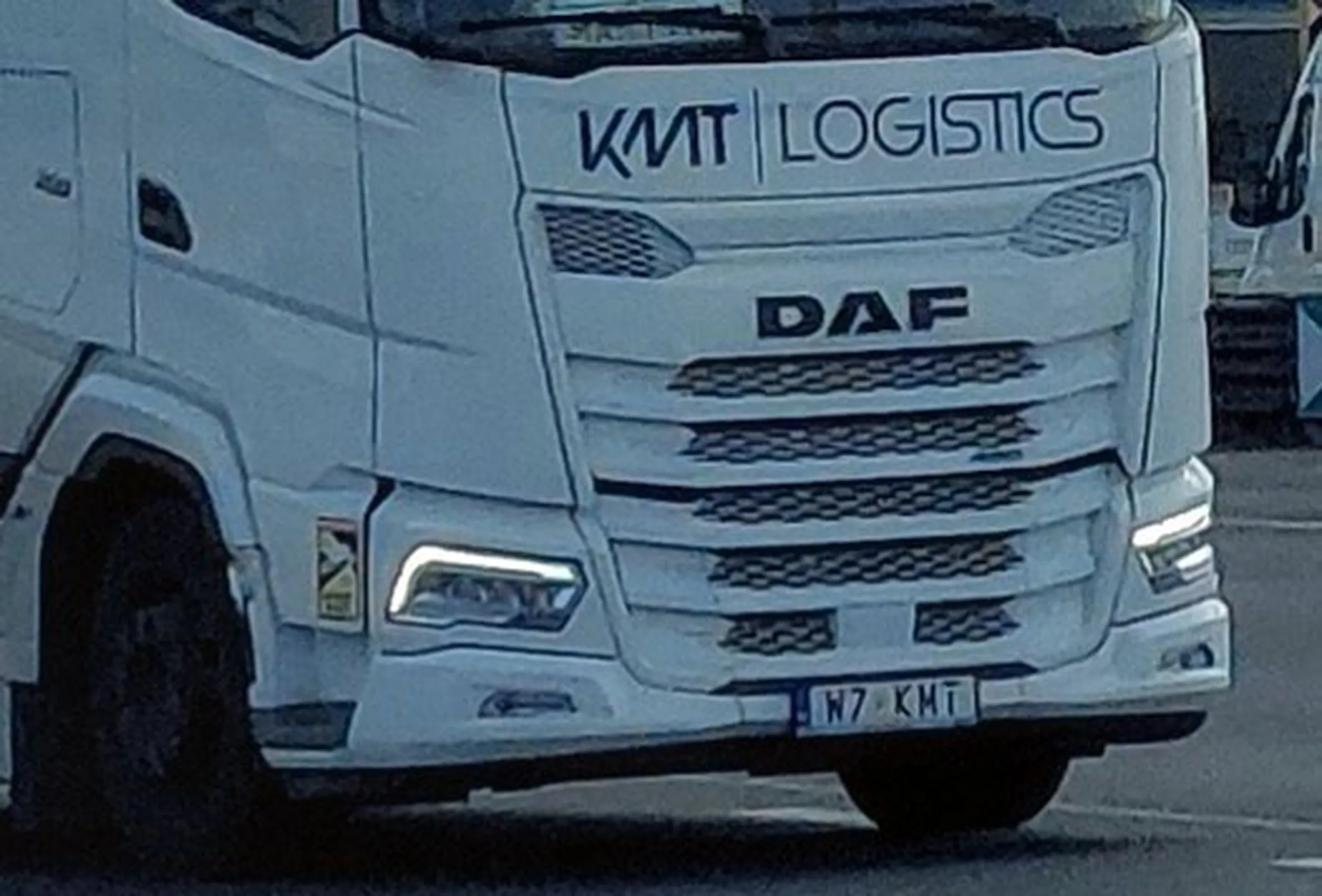 Fajny numer, blacha W7 KMT