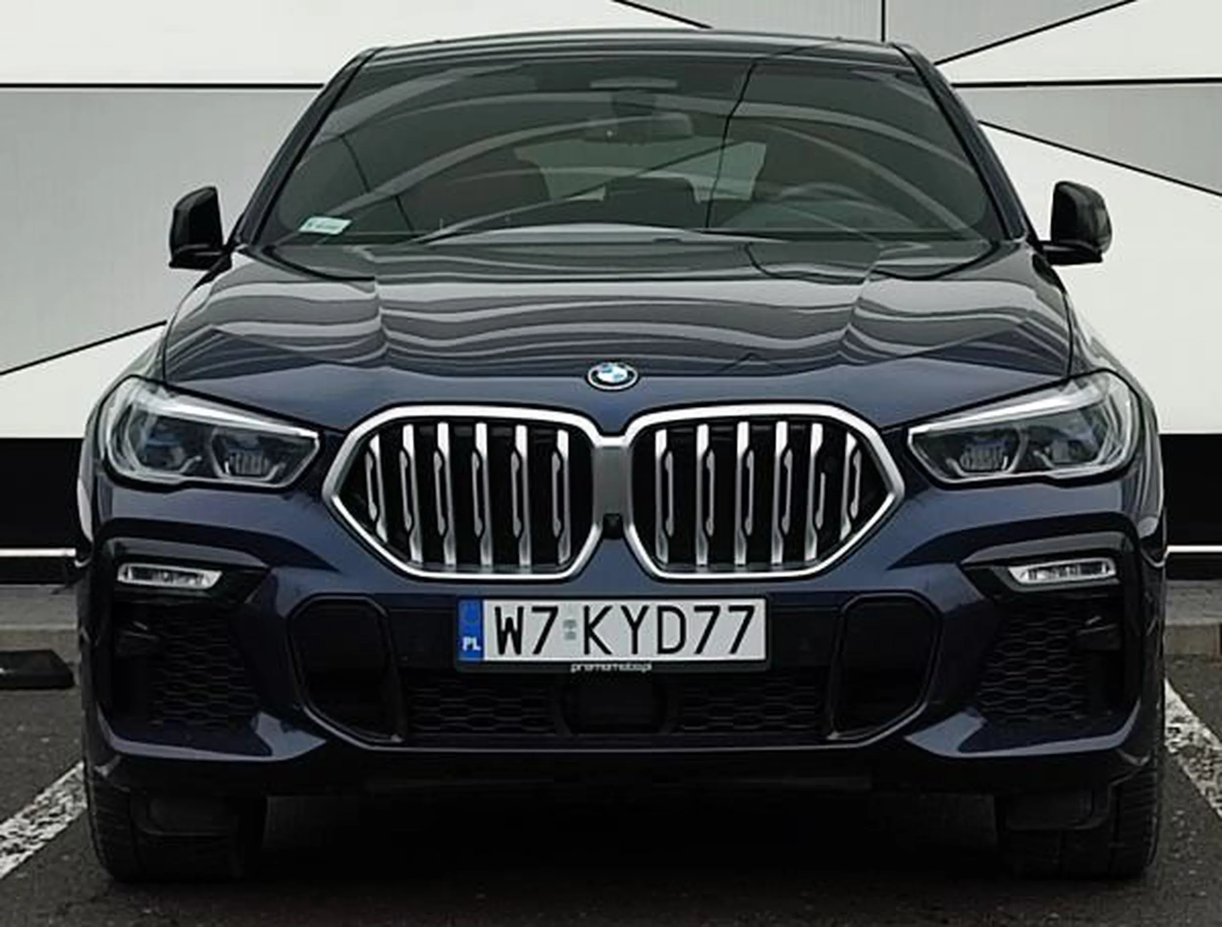 Fajny numer, blacha W7 KYD77