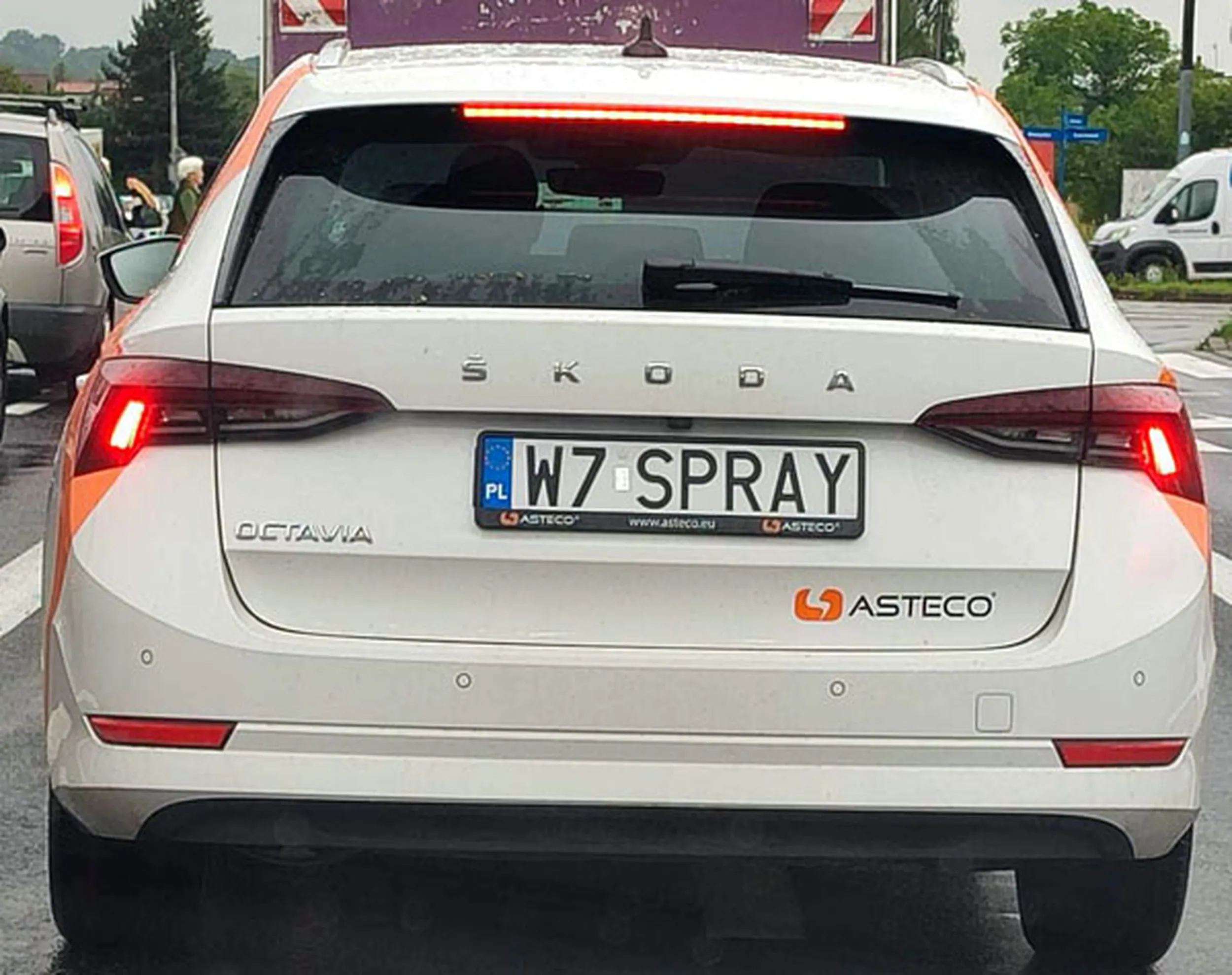 Fajny numer, blacha W7 SPRAY