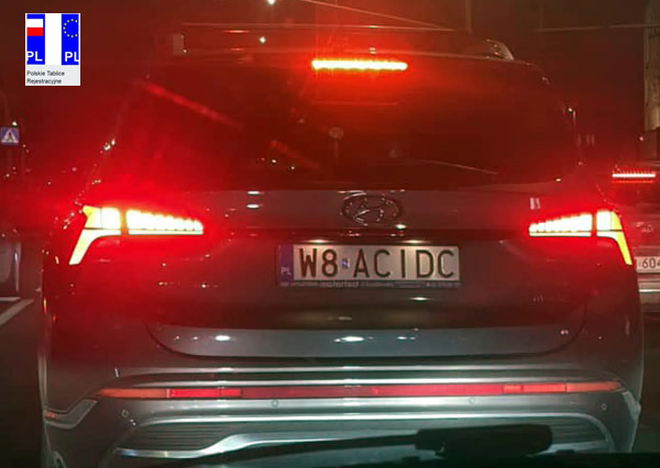 Fajny numer, blacha W8 ACIDC