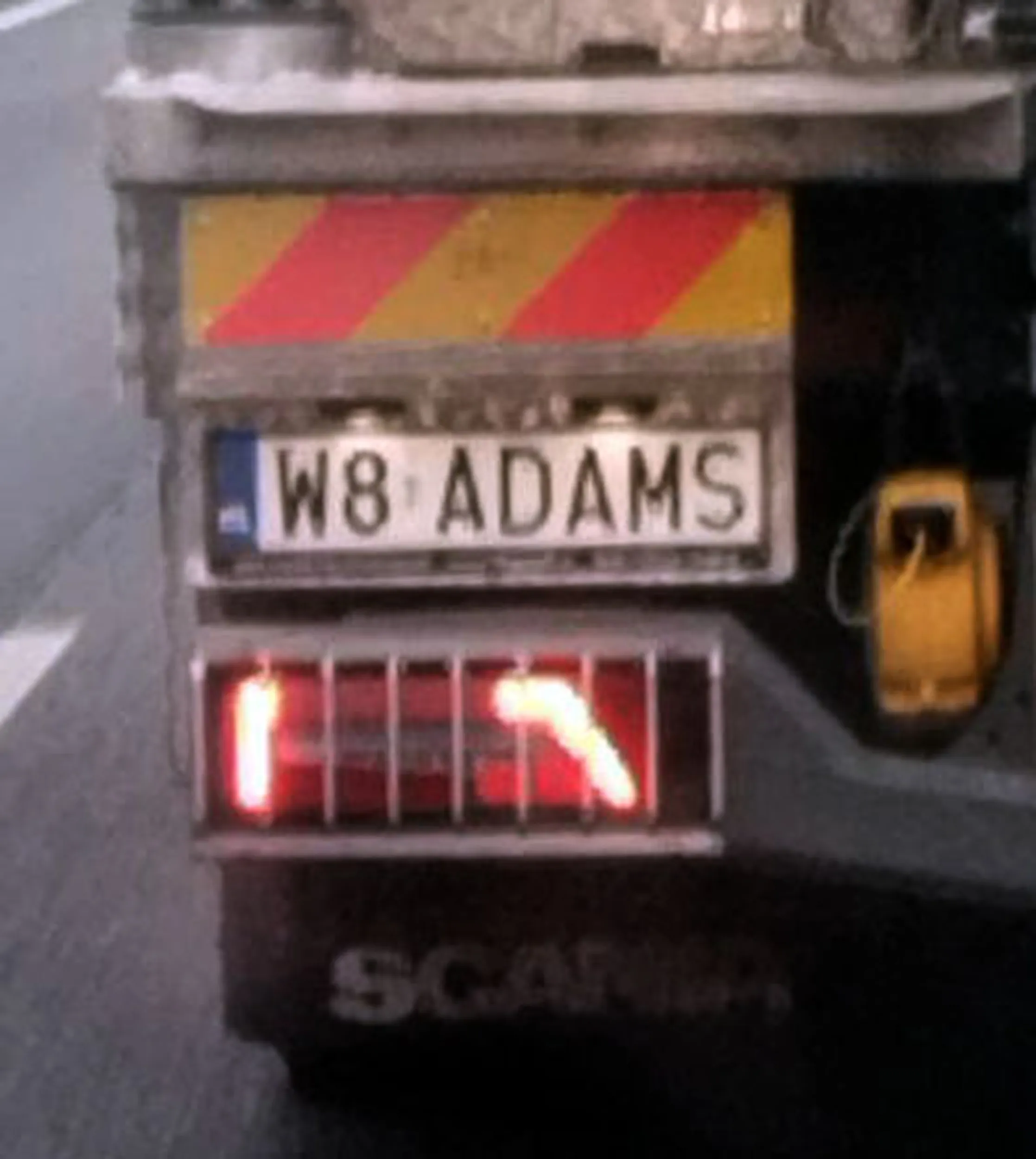 Fajny numer, blacha W8 ADAMS