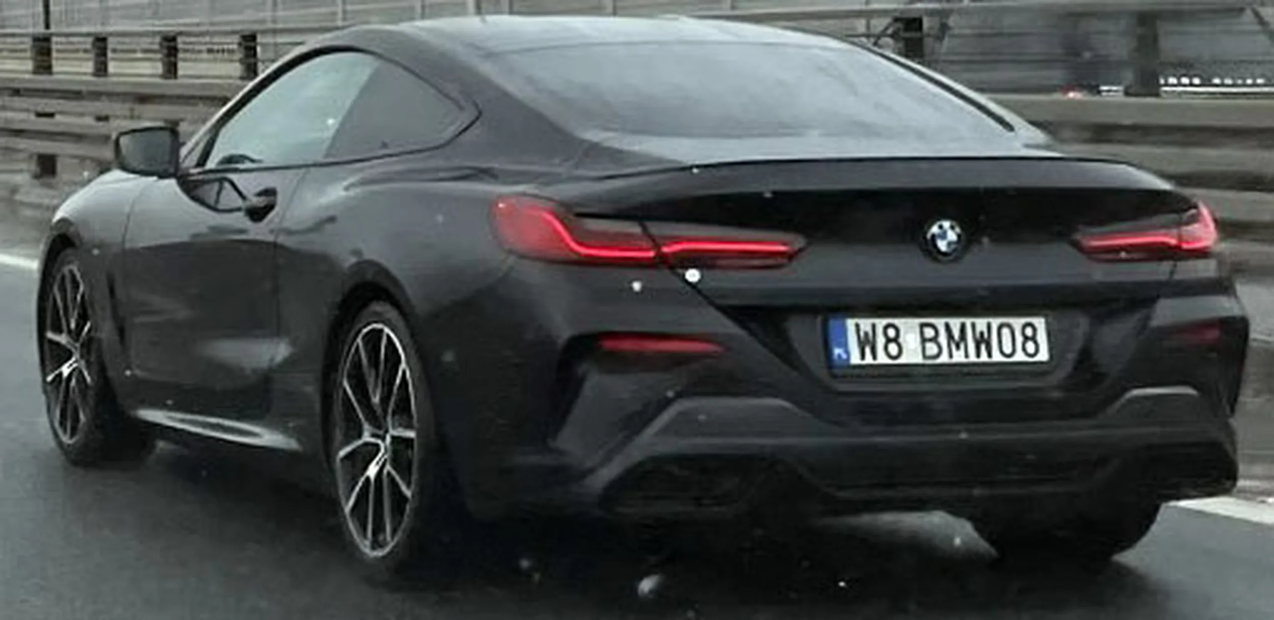 Fajny numer, blacha W8 BMW08