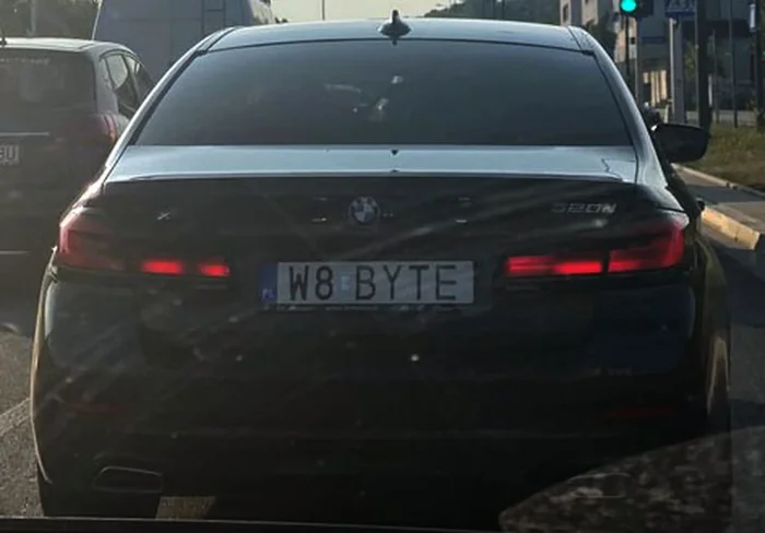 Fajny numer, blacha W8 BYTE