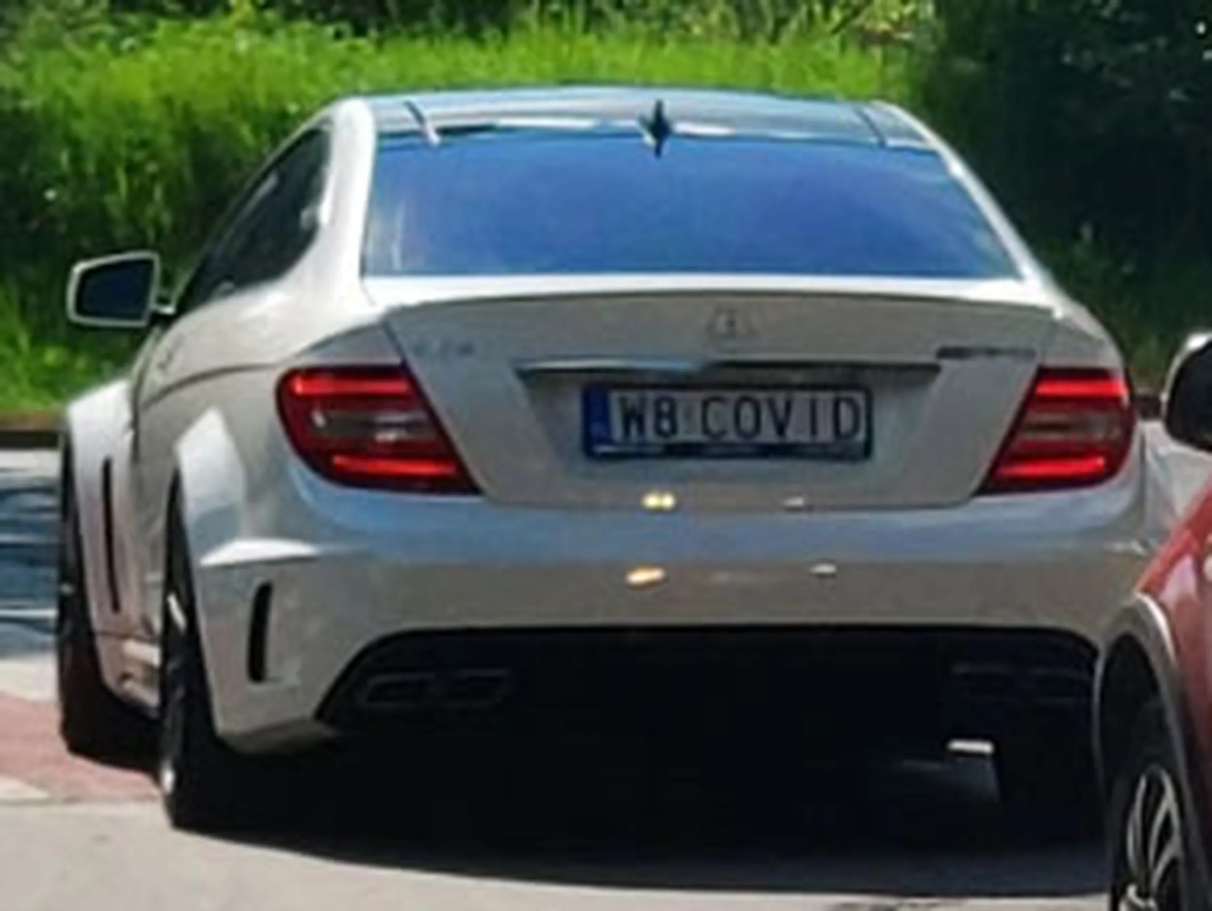 Fajny numer, blacha W8 COVID