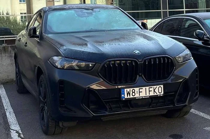 Fajny numer, blacha W8 FIFKO