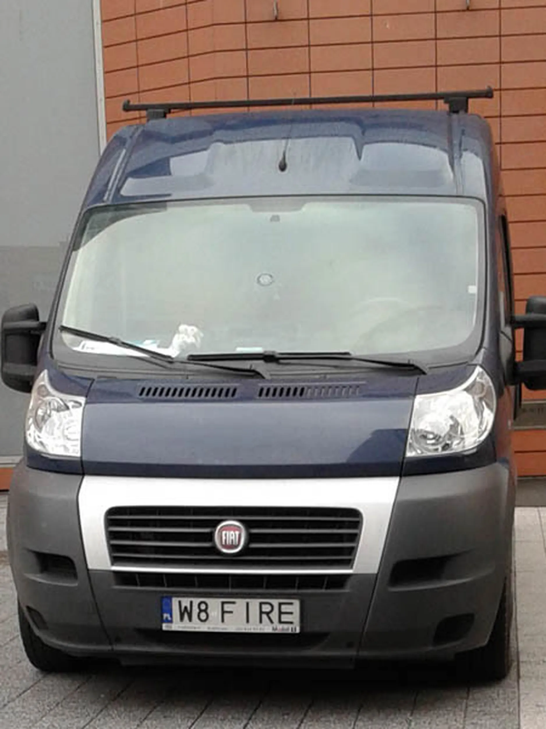 Fajny numer, blacha W8 FIRE