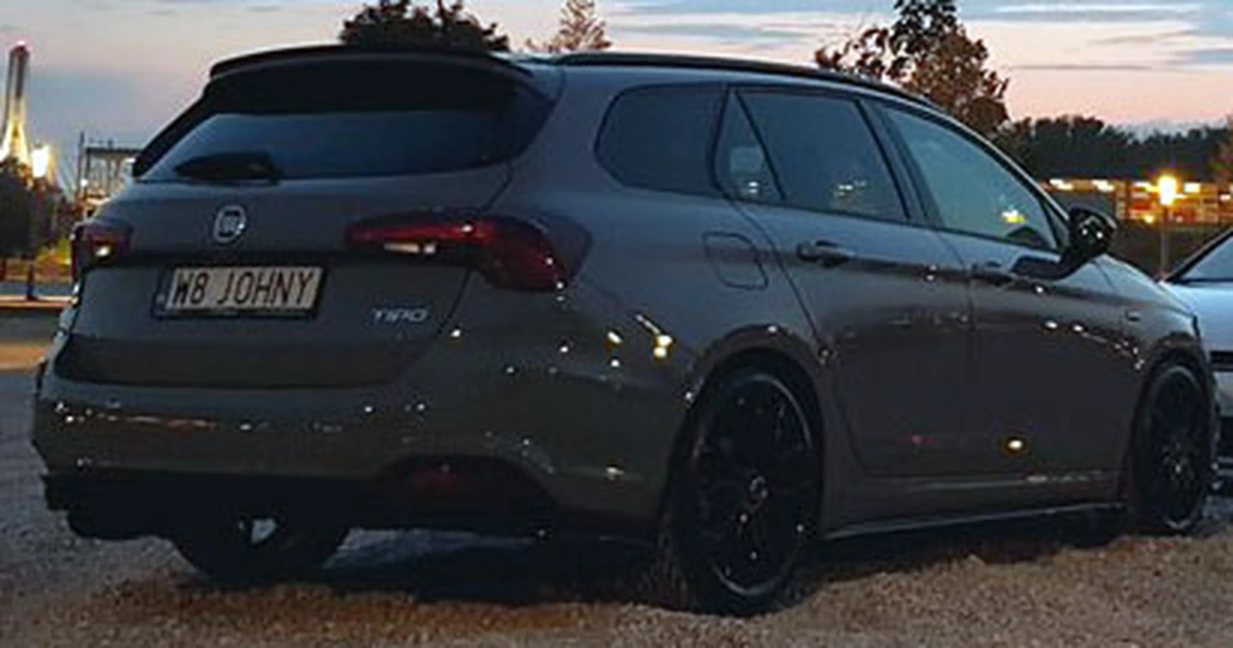 Fajny numer, blacha W8 JOHNY