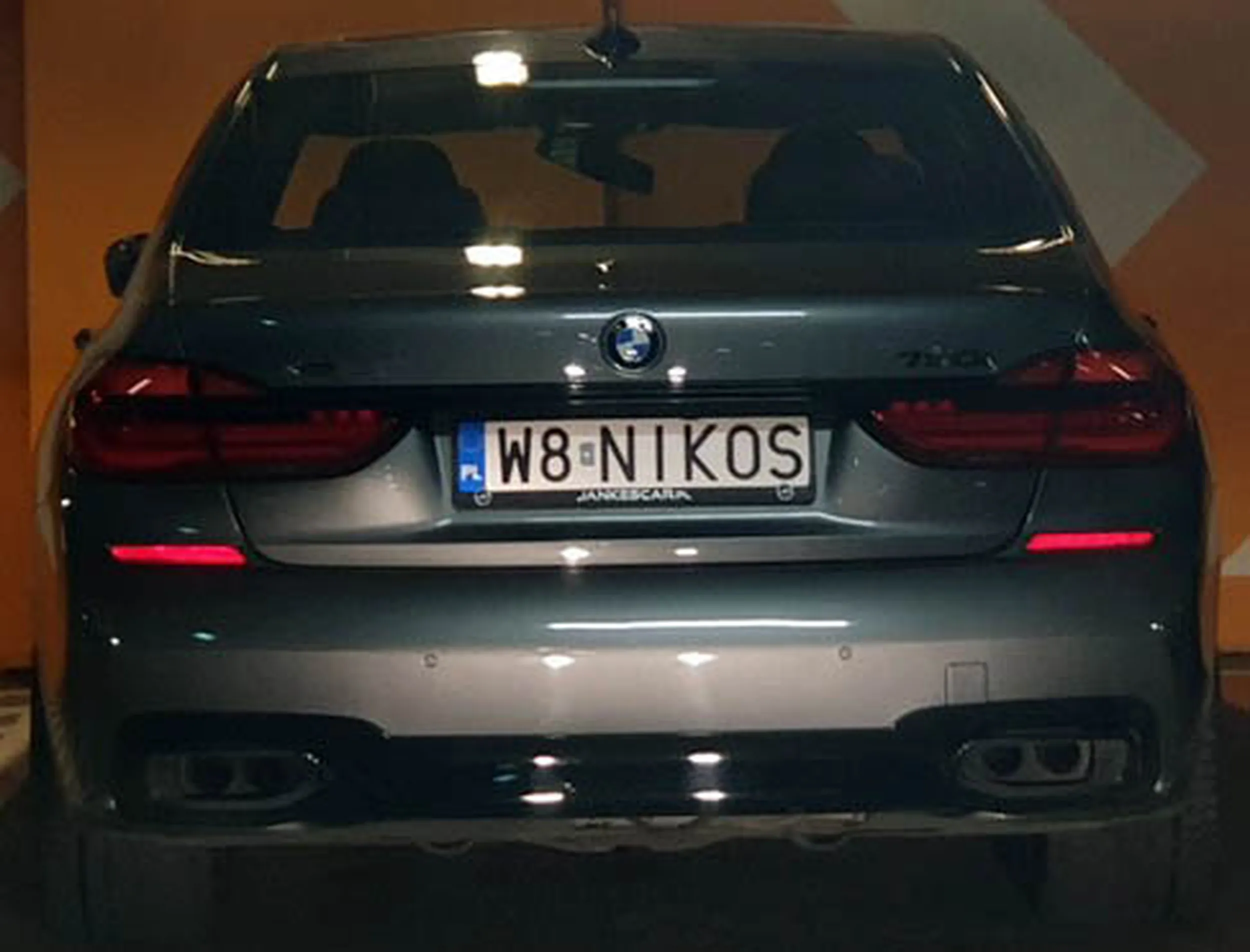 Fajny numer, blacha W8 NIKOS