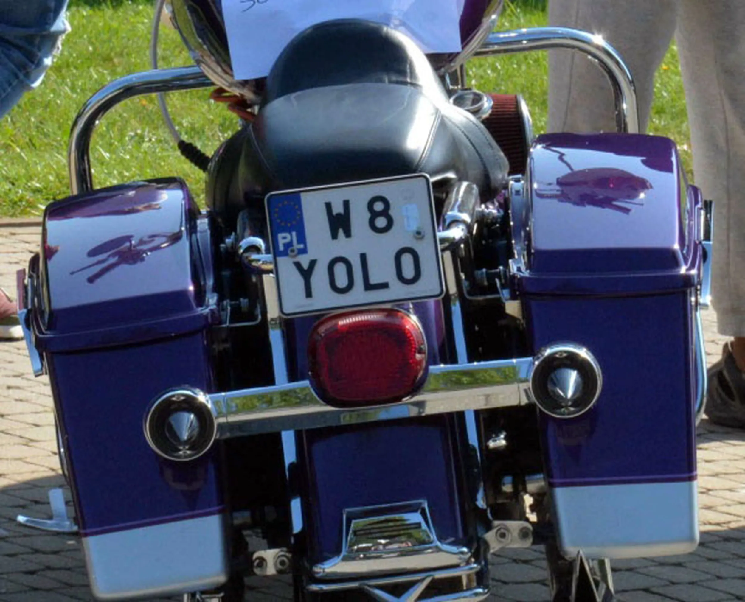 Fajny numer, blacha W8 YOLO