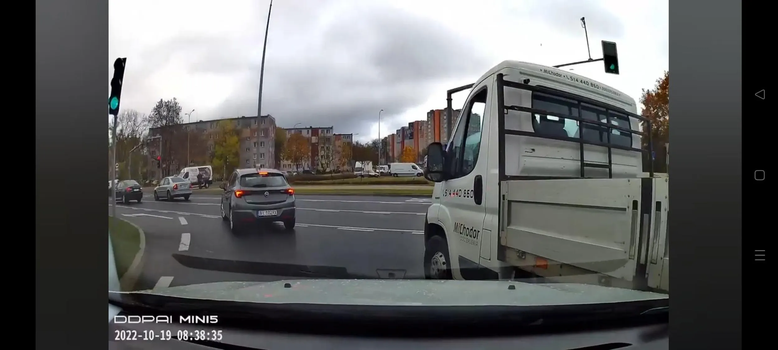 Nie zna przepisów, zajezdza droge