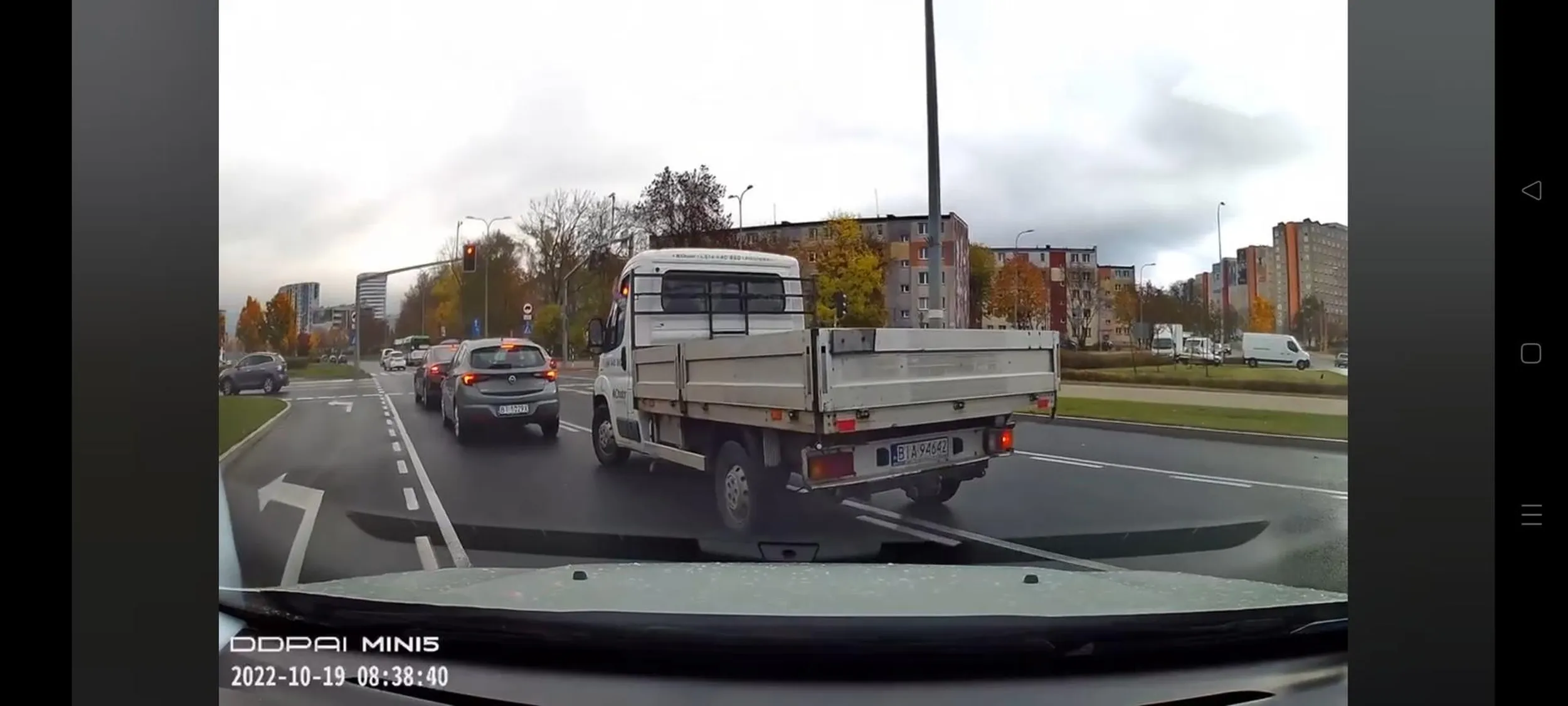 Nie zna przepisów, zajezdza droge