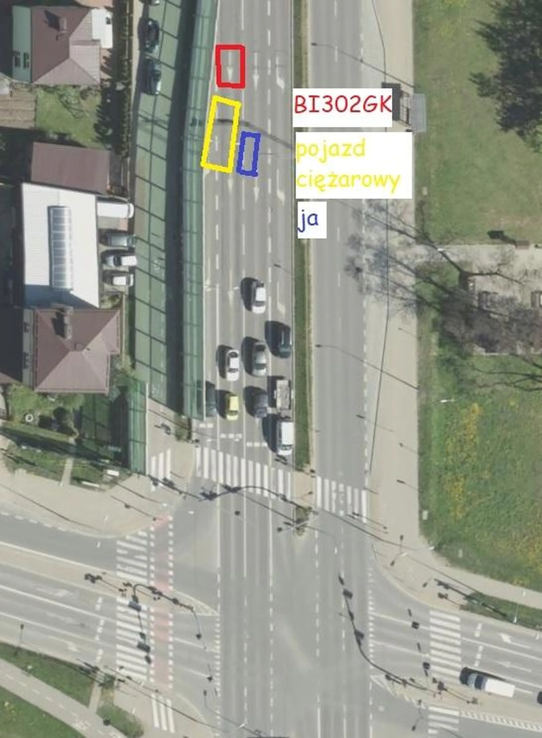 Dzień dobry Chciałbym tylko właściciela poinformować, że wjazd na pas RÓWNOLEGLE z wyjazdem z tego pasa innego pojazdu (w tym przypadku ciężarowego o DMC przekraczającej 3,5t) nie jest wymuszeniem i nie upoważnia do tego żeby trąbić, jechać na zderzaku i pieklić się przez kolejne 5km. Informuję również, że posiadanie wozu drabiniastego (lub inaczej zwanej w środowisku aktywistów "puszki") z rocznika 2021/2022 także nie upoważnia do tego, żeby to robić. Należy wziąć pod uwagę, że jechałem dość dynamicznie względem ruchu wokół i nie rozumiem tej frustracji. Może pojechałby Pan na dzień do Warszawy na trening wytrzymałości nerwowej? Tam taka jazda jest całkowicie normalna - bywam regularnie i wiem co mówię :) Miłego dnia i więcej uprzejmości na drodze