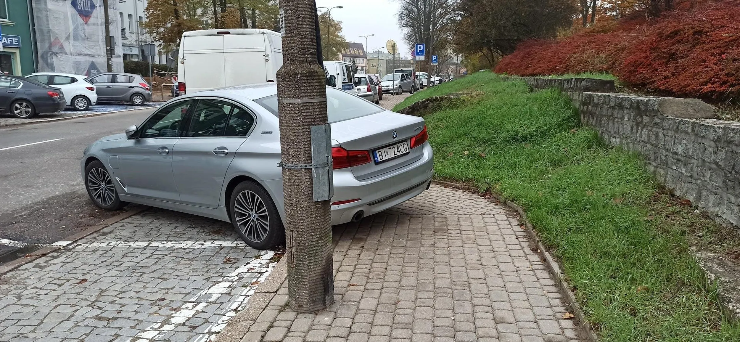 bmw to stan umysłu i parkowanie ciekawsze Kiedyś ludzie potrafili regulować luzy na zaworach a dziś tłumaczy się im żeby nie pili kwasu z akumulatora.