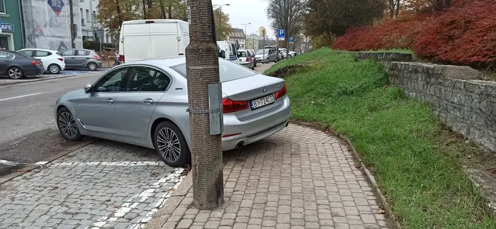 bmw to stan umysłu i parkowanie ciekawsze Kiedyś ludzie potrafili regulować luzy na zaworach a dziś tłumaczy się im żeby nie pili kwasu z akumulatora.